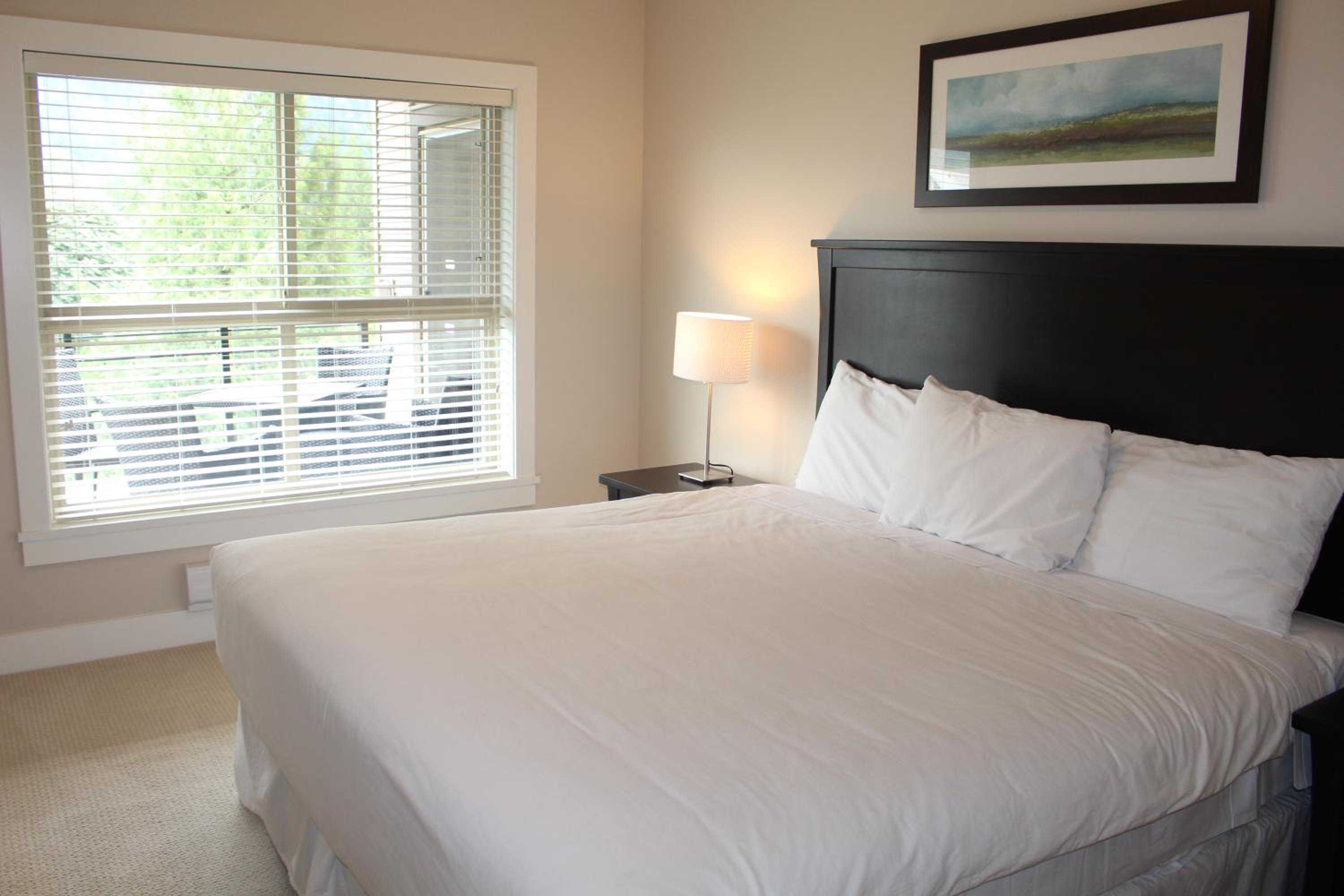 Harrison Lake View Suites