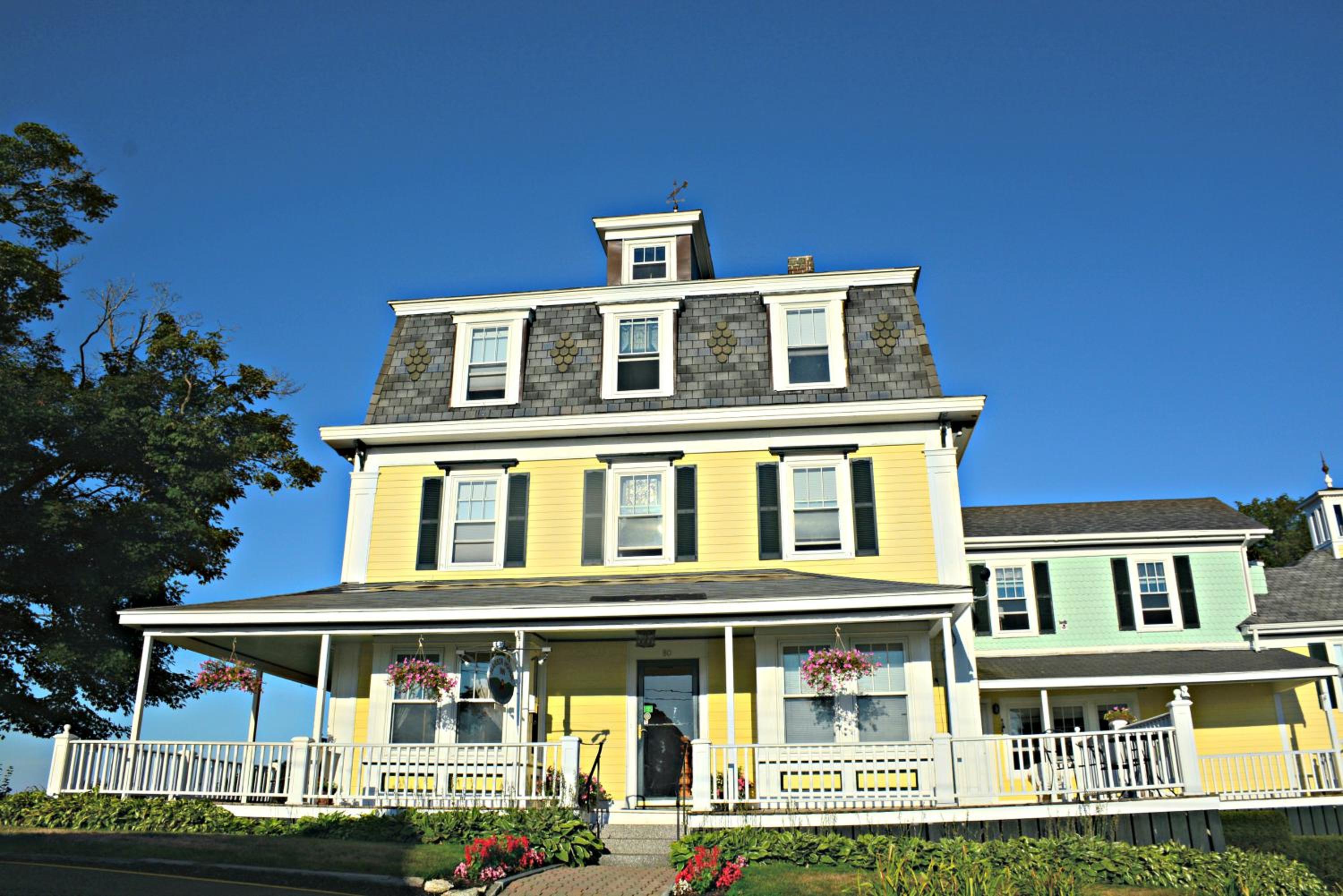 Harbor House Inn