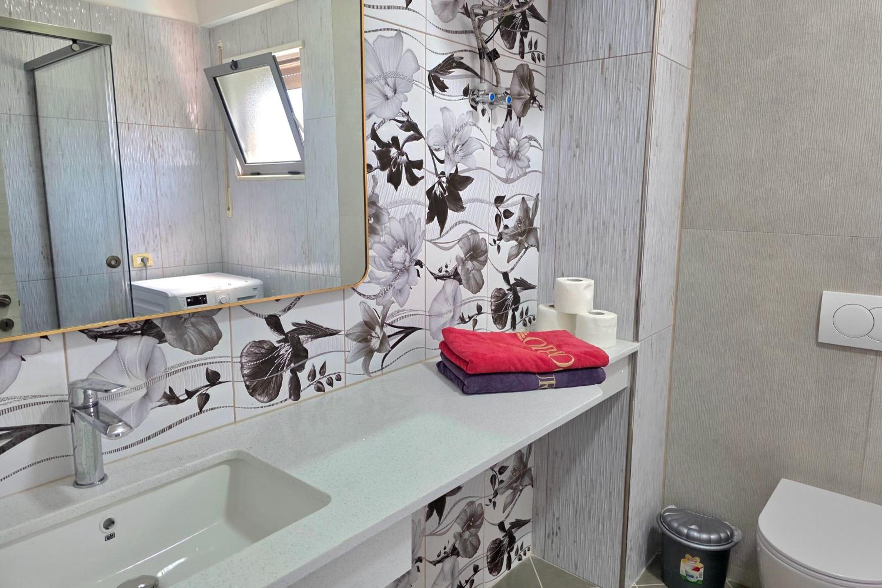 Beachfront & Sea View Apartment 101 - Happy Rentals