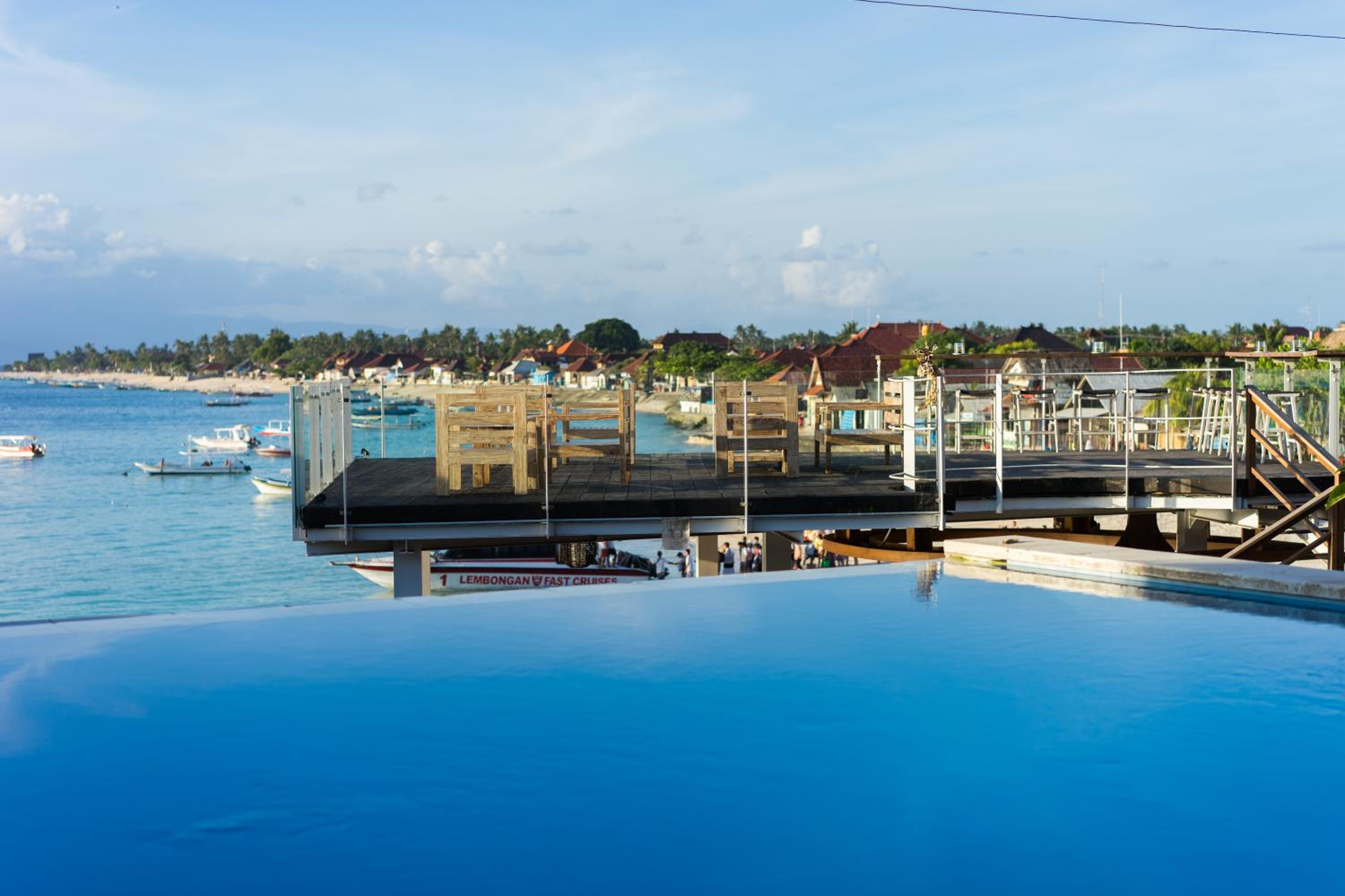Ware Ware Surf Bungalow Lembongan