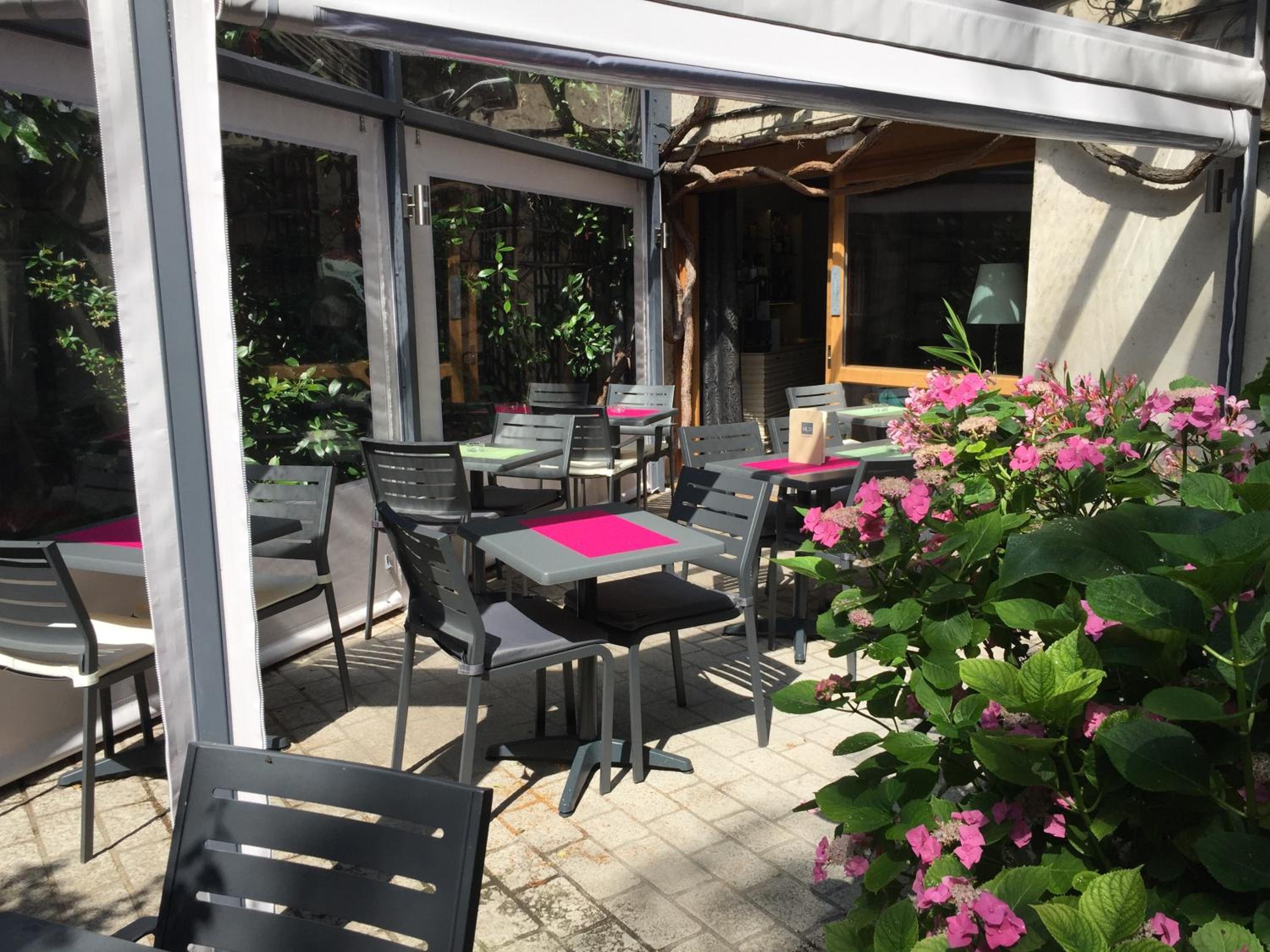 Puteaux Vacations - Hotel Dauphin - Property Image 4