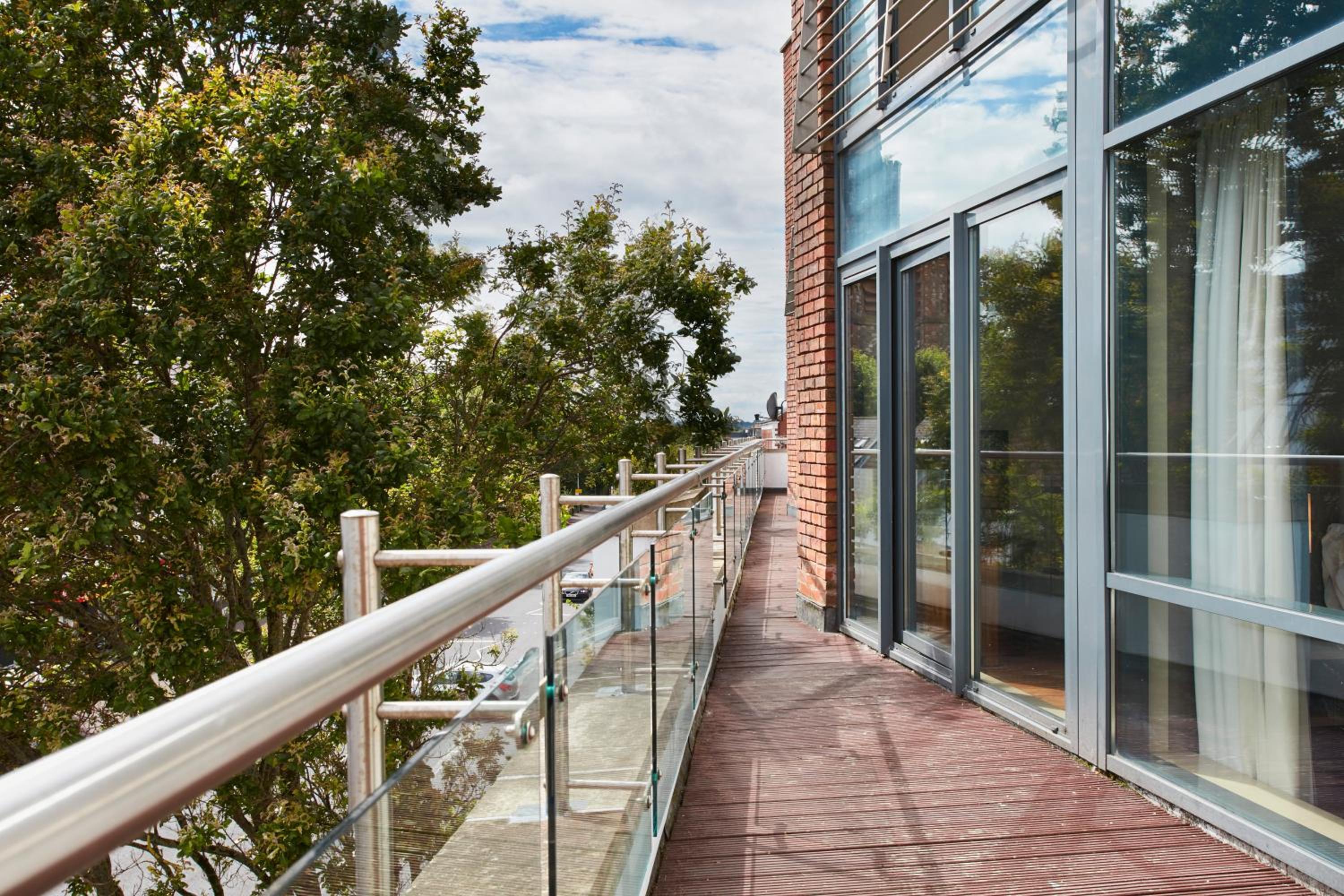 Cordia Serviced Apartments - Free on-site parking