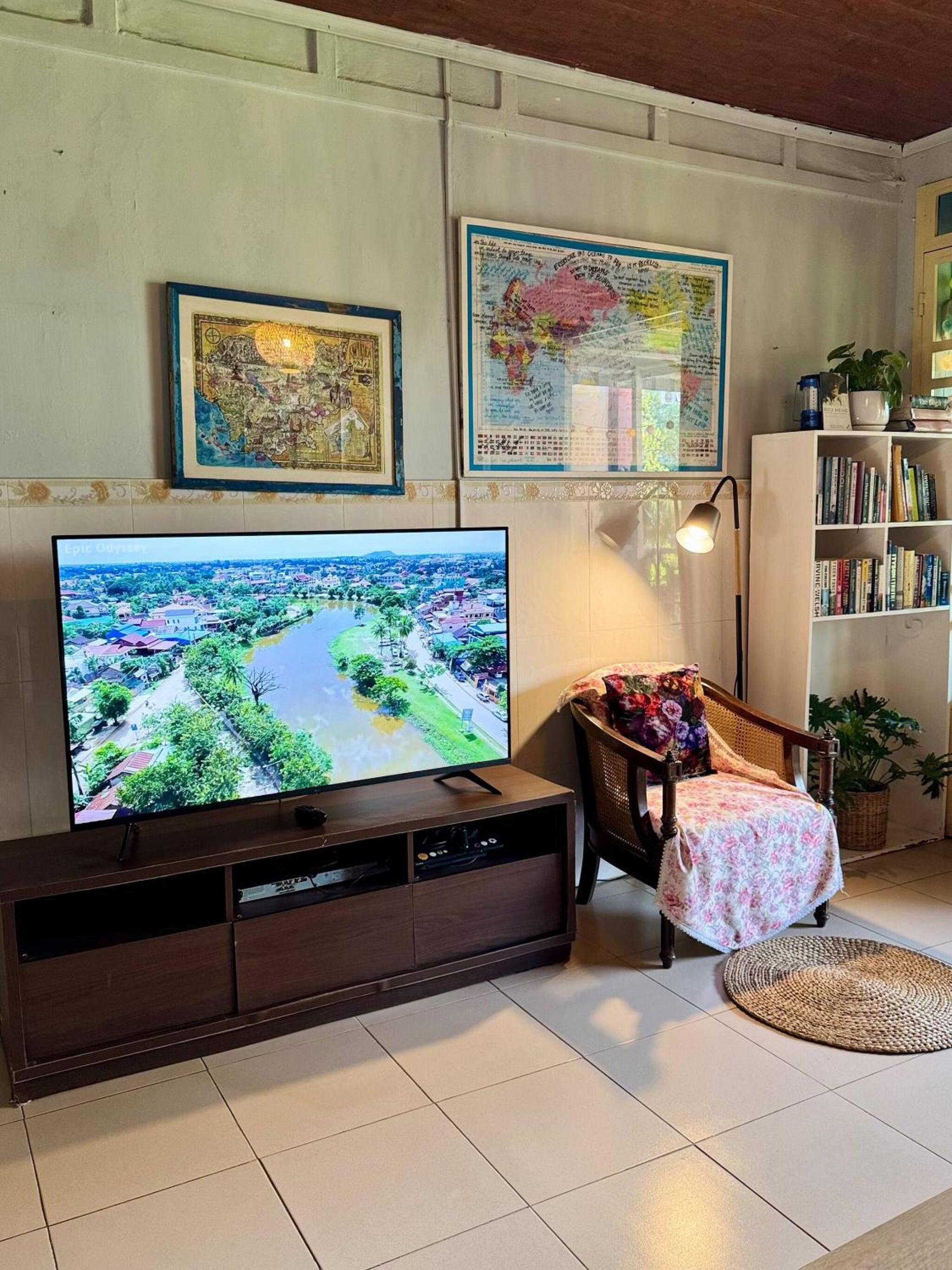 Cozy 1990s Khmer Style Flat in Heart of Tonle Bassac