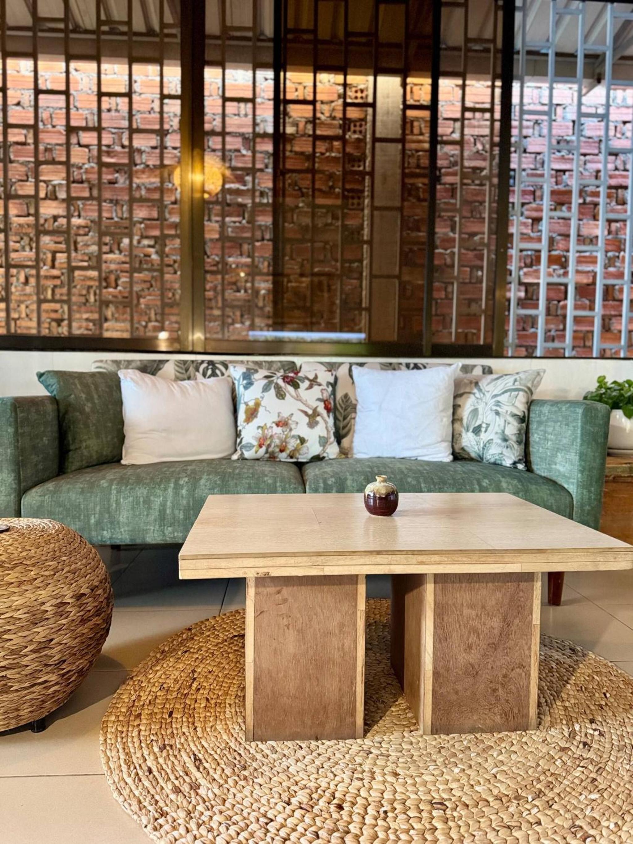 Cozy 1990s Khmer Style Flat in Heart of Tonle Bassac