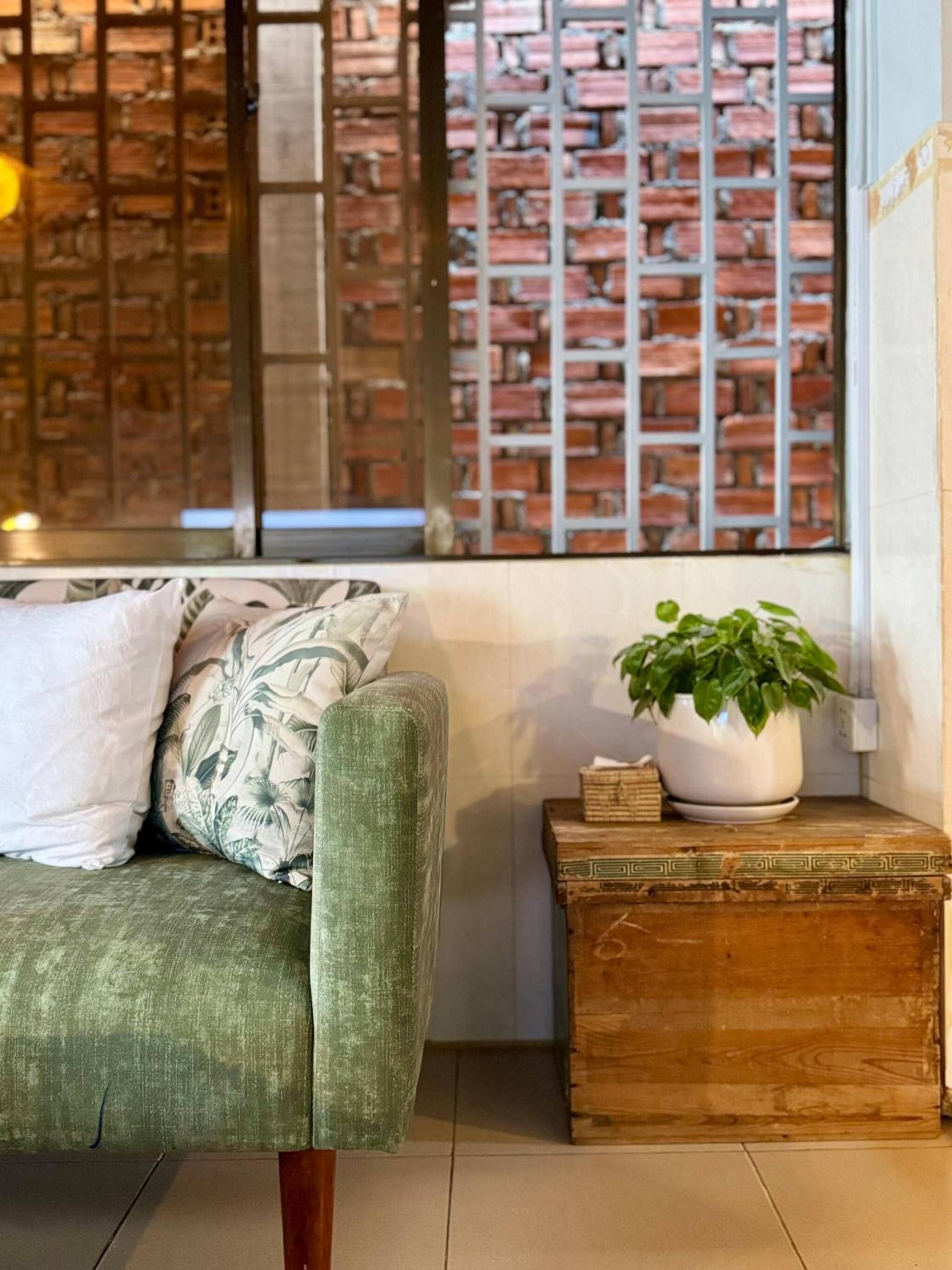 Cozy 1990s Khmer Style Flat in Heart of Tonle Bassac