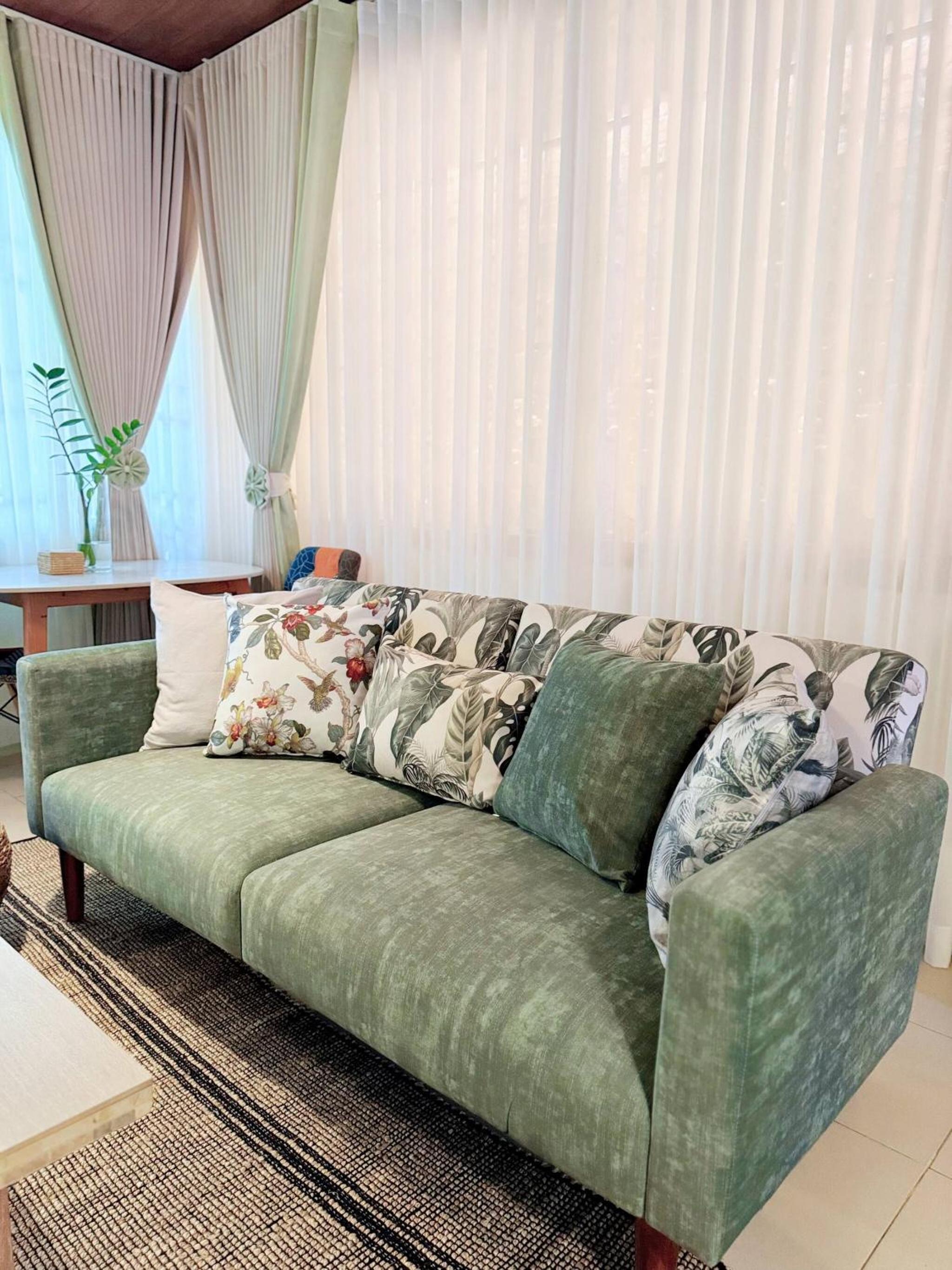 Cozy 1990s Khmer Style Flat in Heart of Tonle Bassac