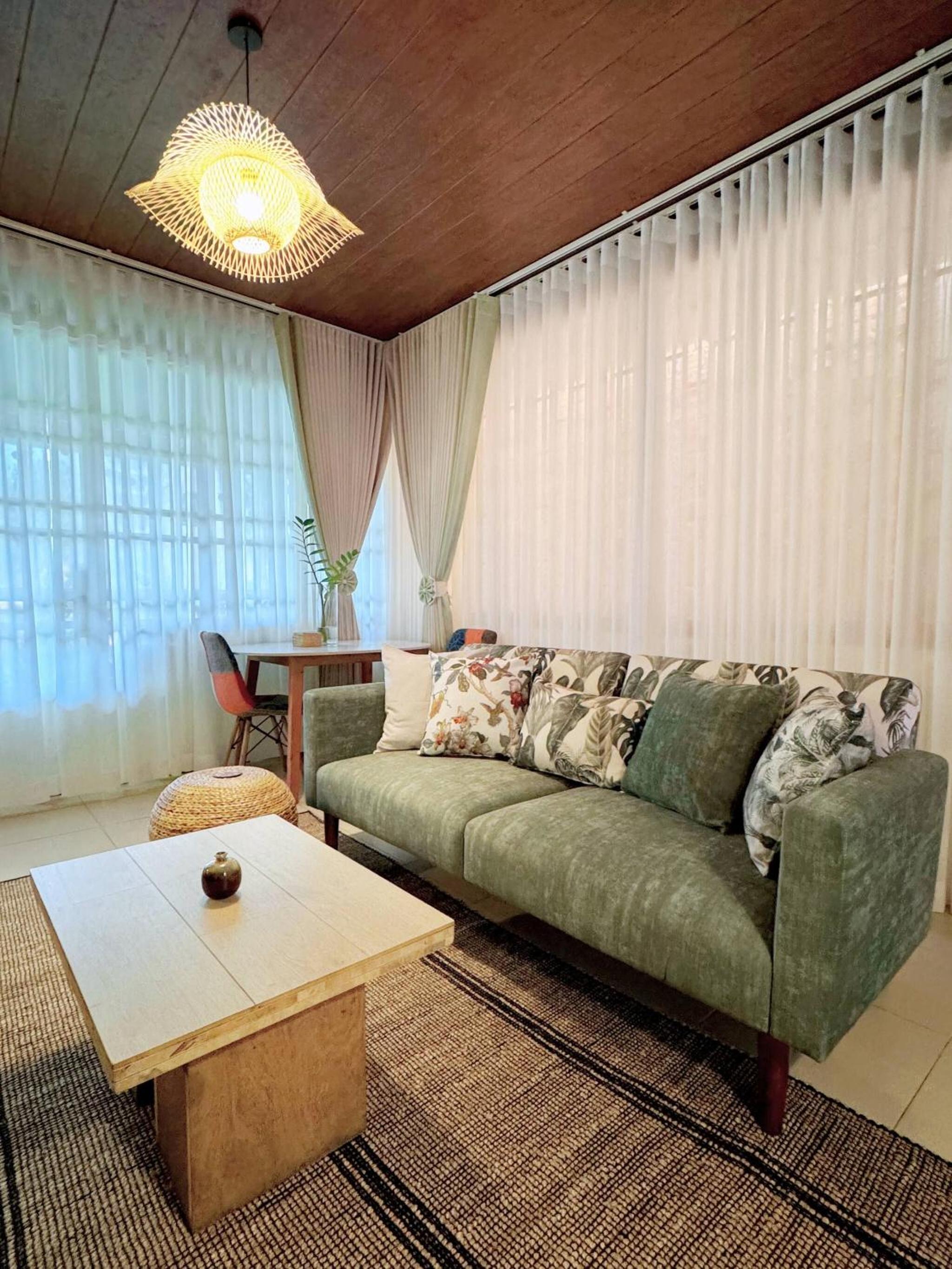 Cozy 1990s Khmer Style Flat in Heart of Tonle Bassac