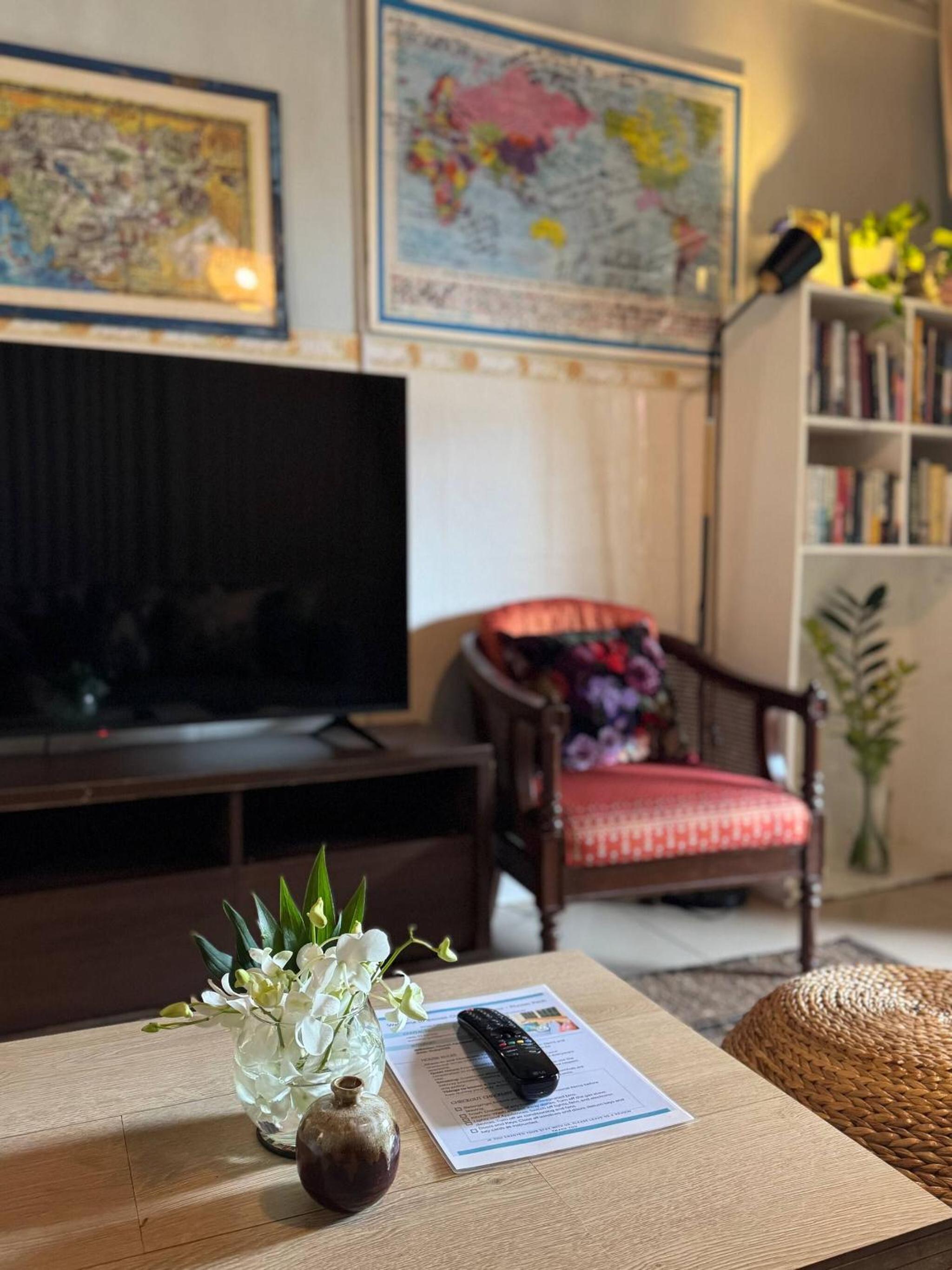 Cozy 1990s Khmer Style Flat in Heart of Tonle Bassac