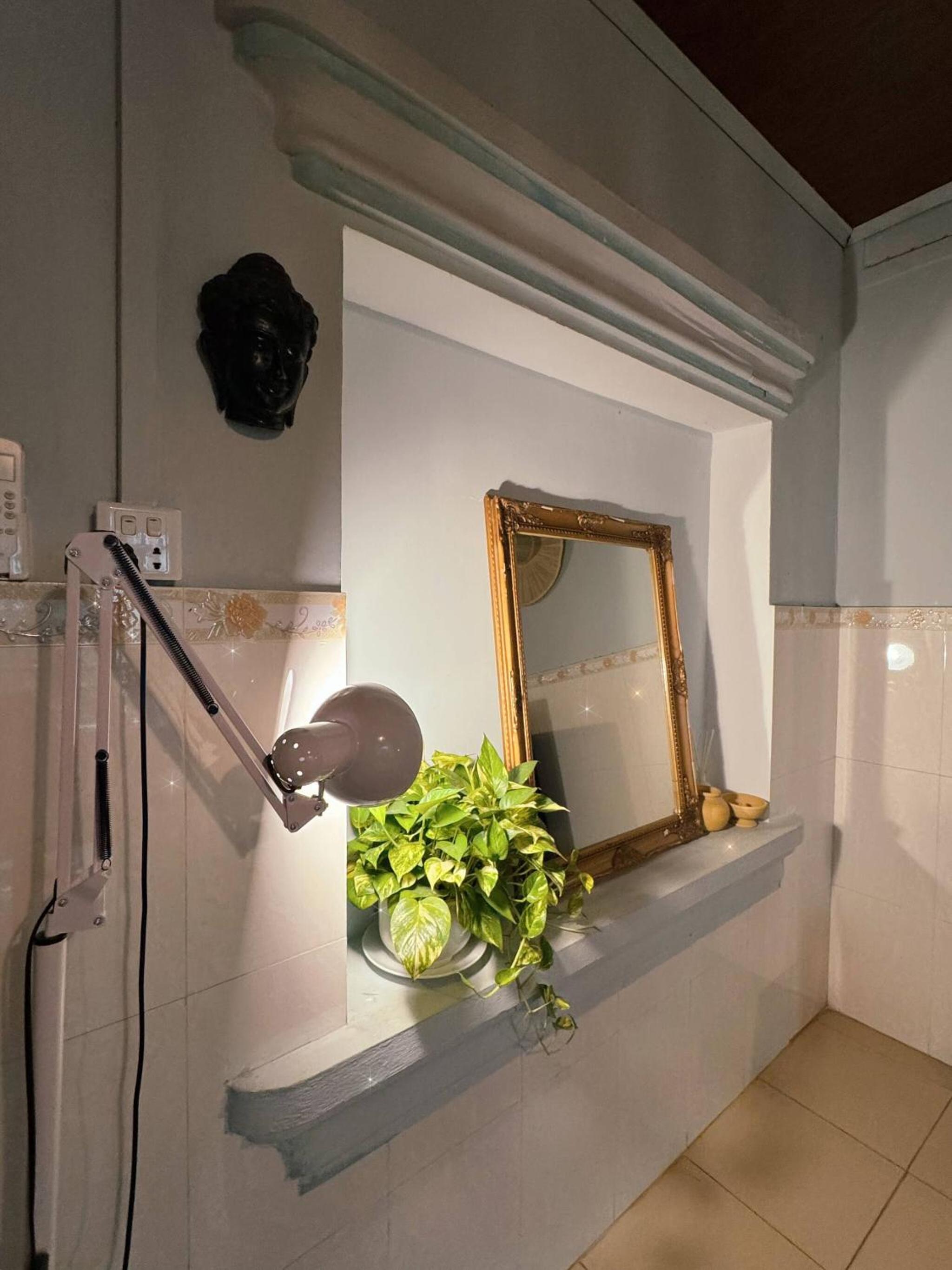 Cozy 1990s Khmer Style Flat in Heart of Tonle Bassac