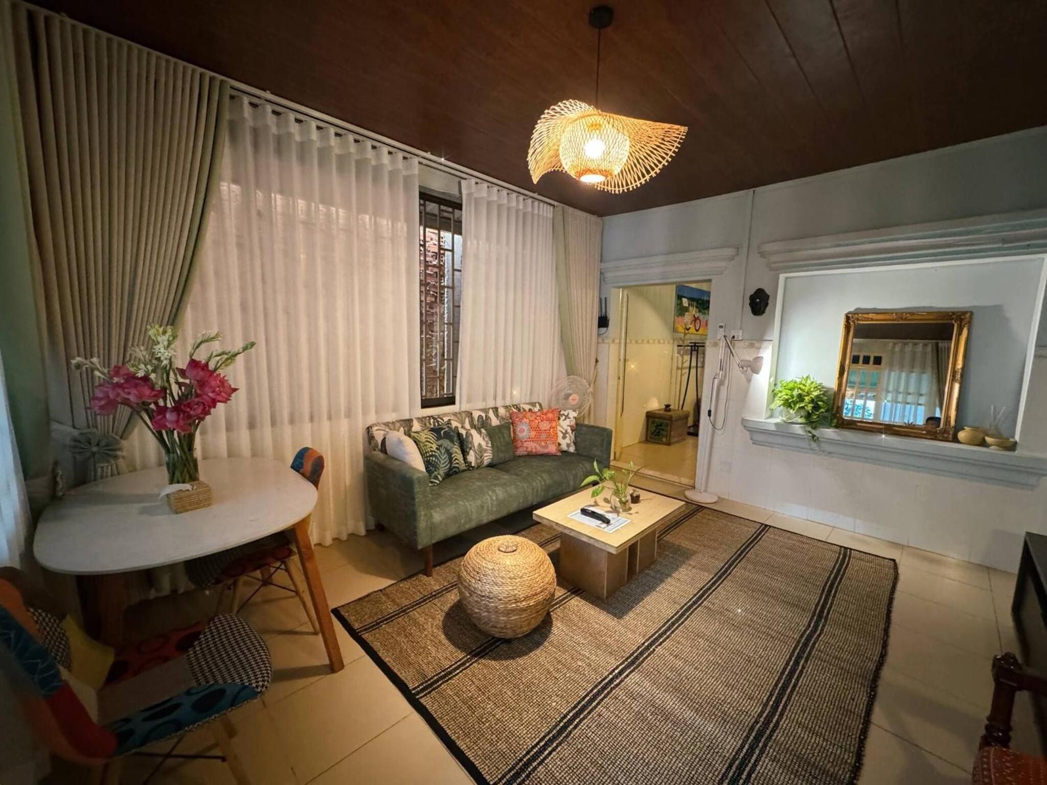 Cozy 1990s Khmer Style Flat in Heart of Tonle Bassac