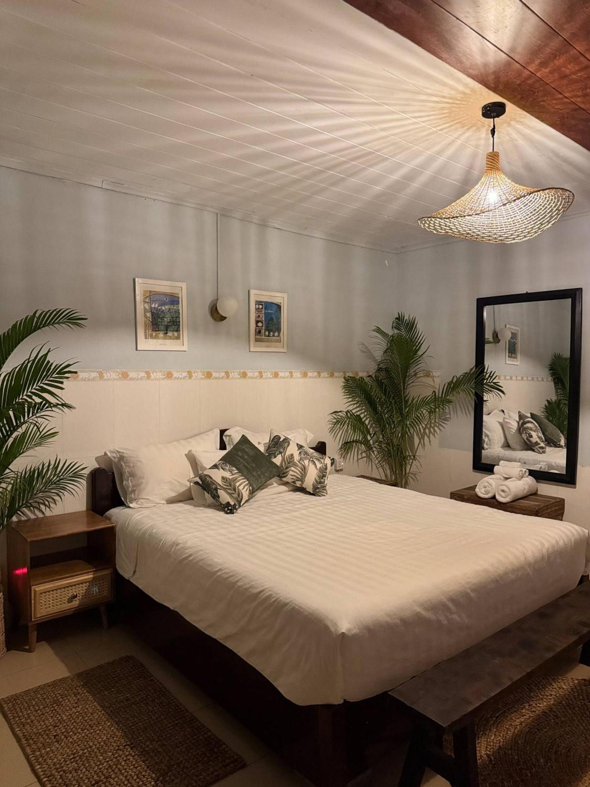 Cozy 1990s Khmer Style Flat in Heart of Tonle Bassac