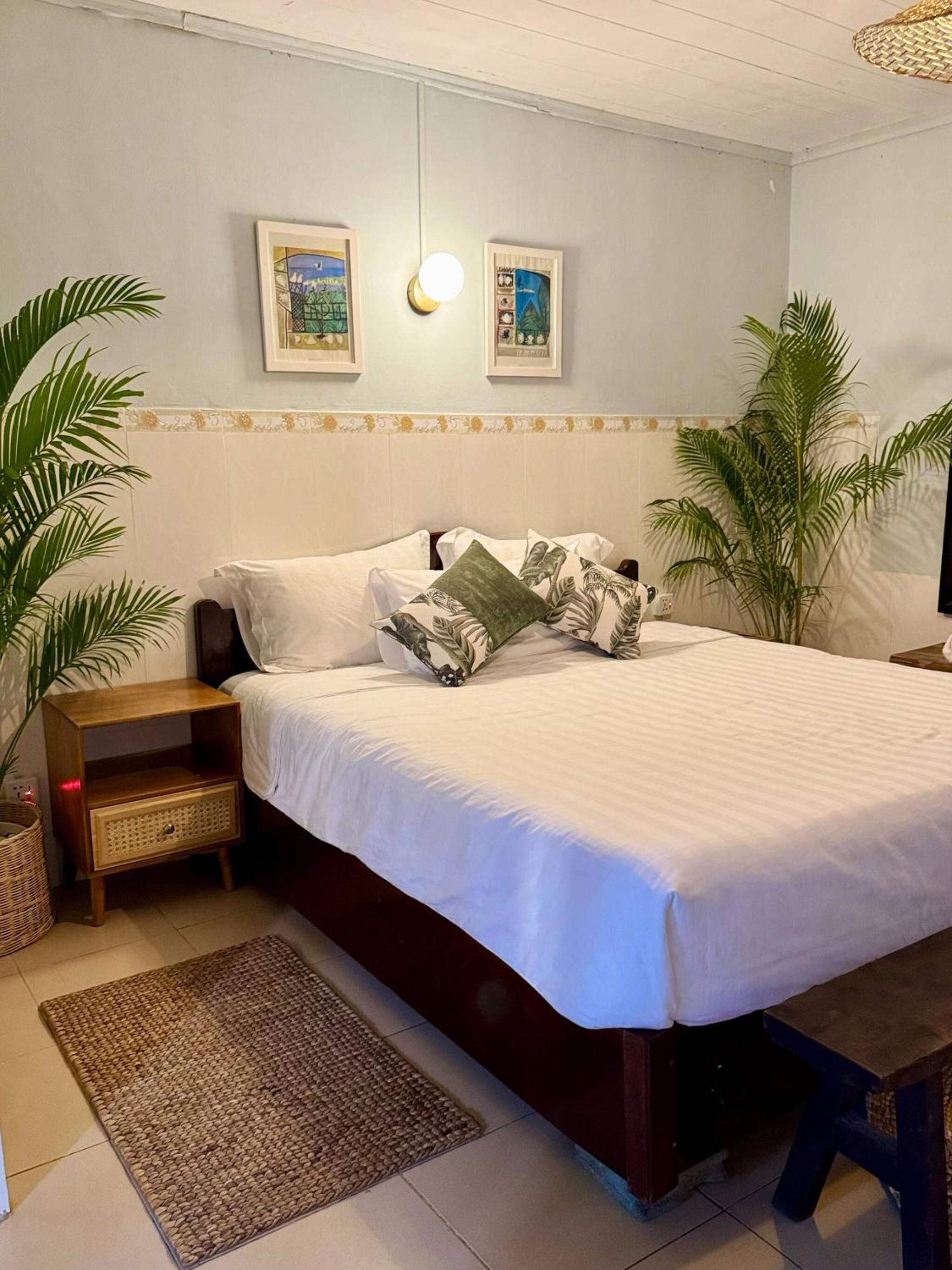 Cozy 1990s Khmer Style Flat in Heart of Tonle Bassac