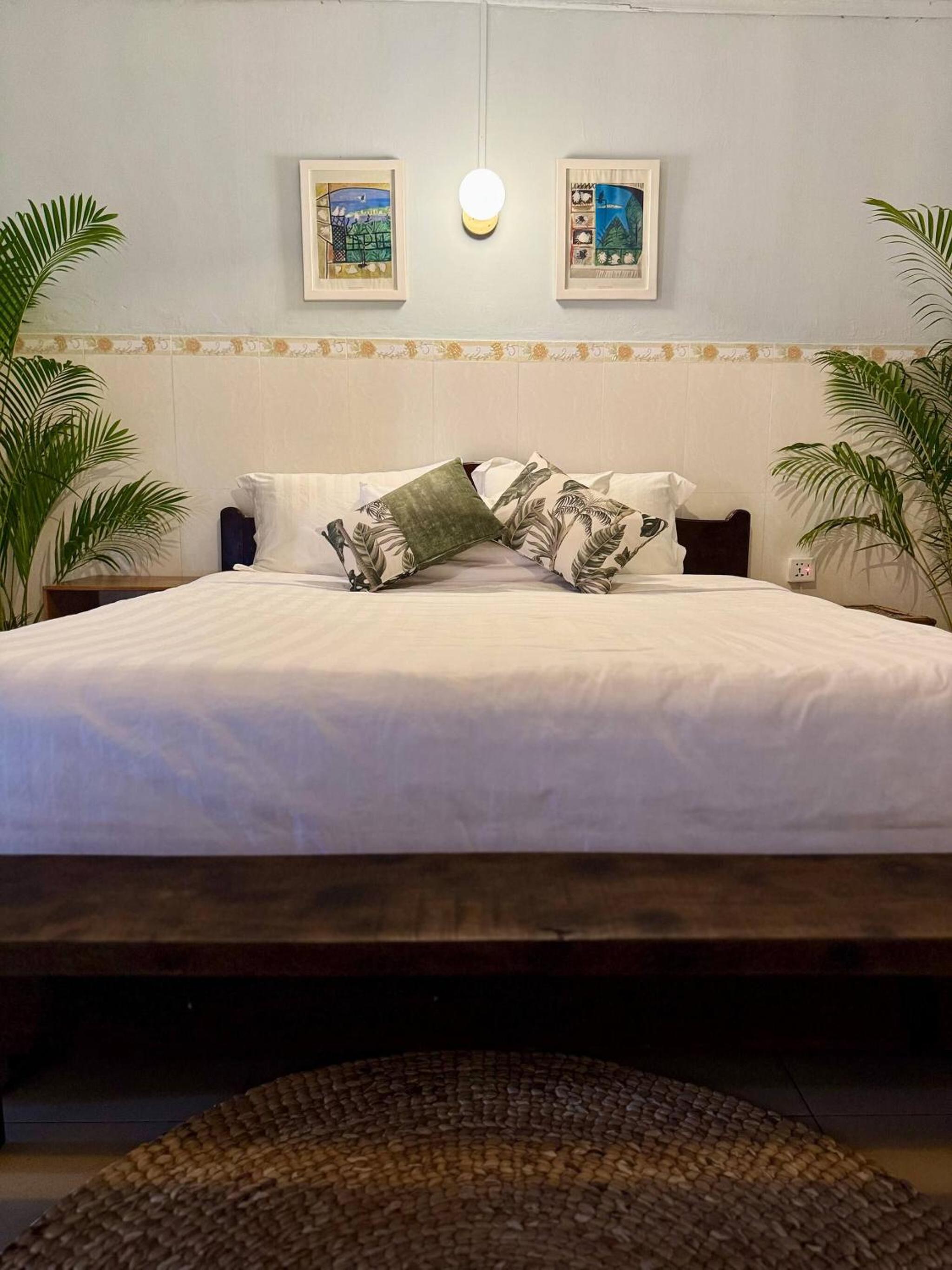 Cozy 1990s Khmer Style Flat in Heart of Tonle Bassac