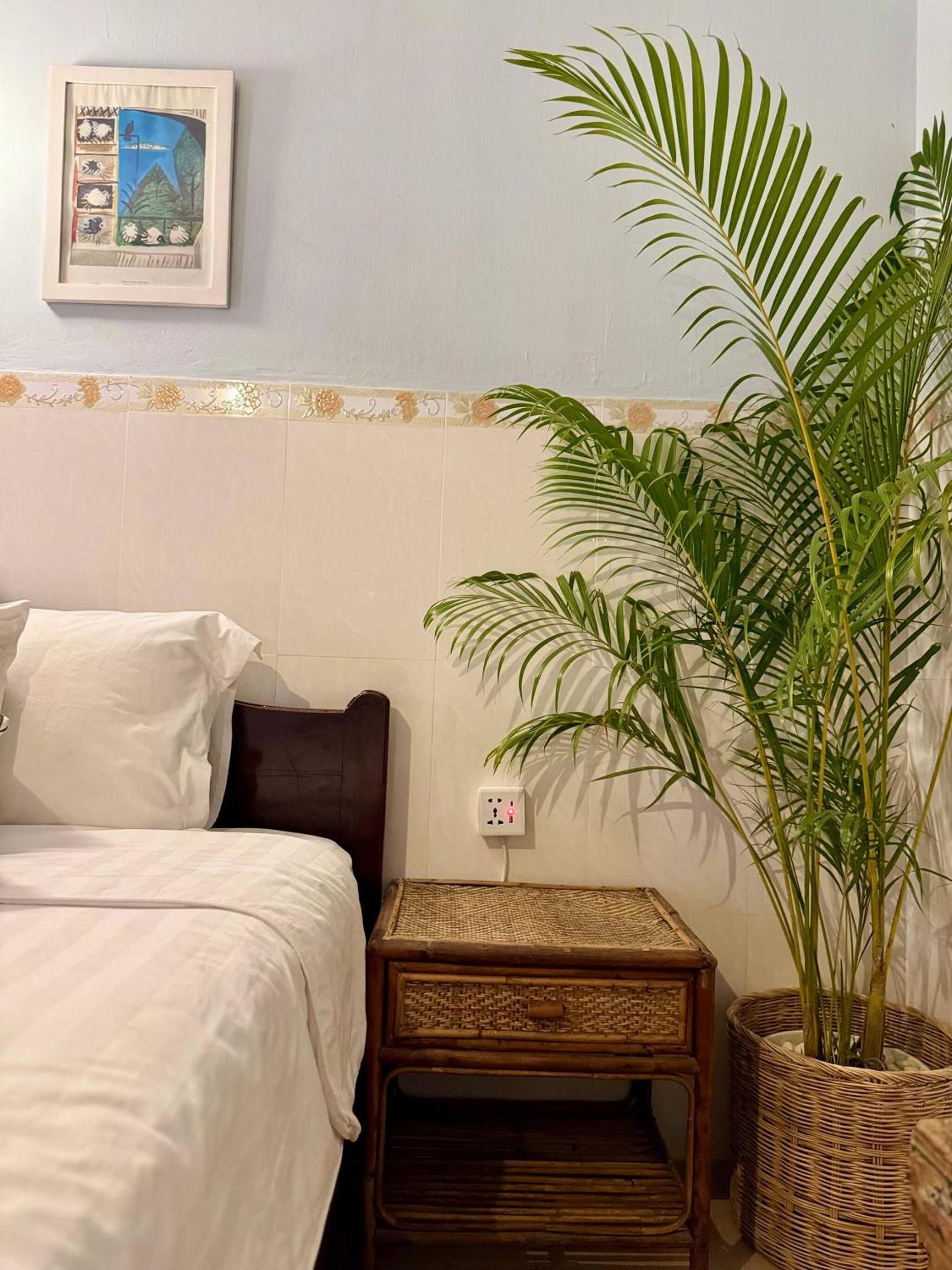 Cozy 1990s Khmer Style Flat in Heart of Tonle Bassac