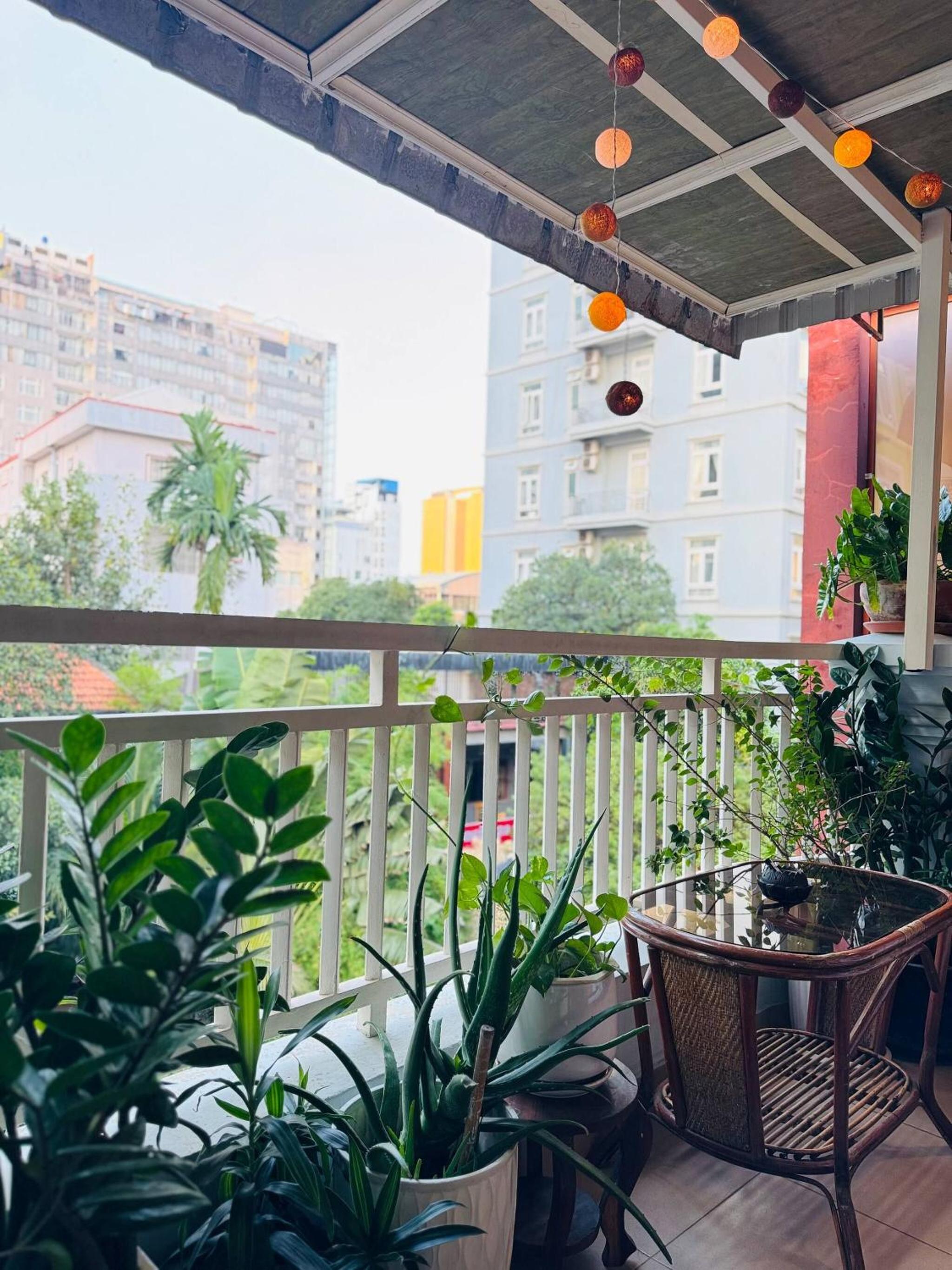 Cozy 1990s Khmer Style Flat in Heart of Tonle Bassac
