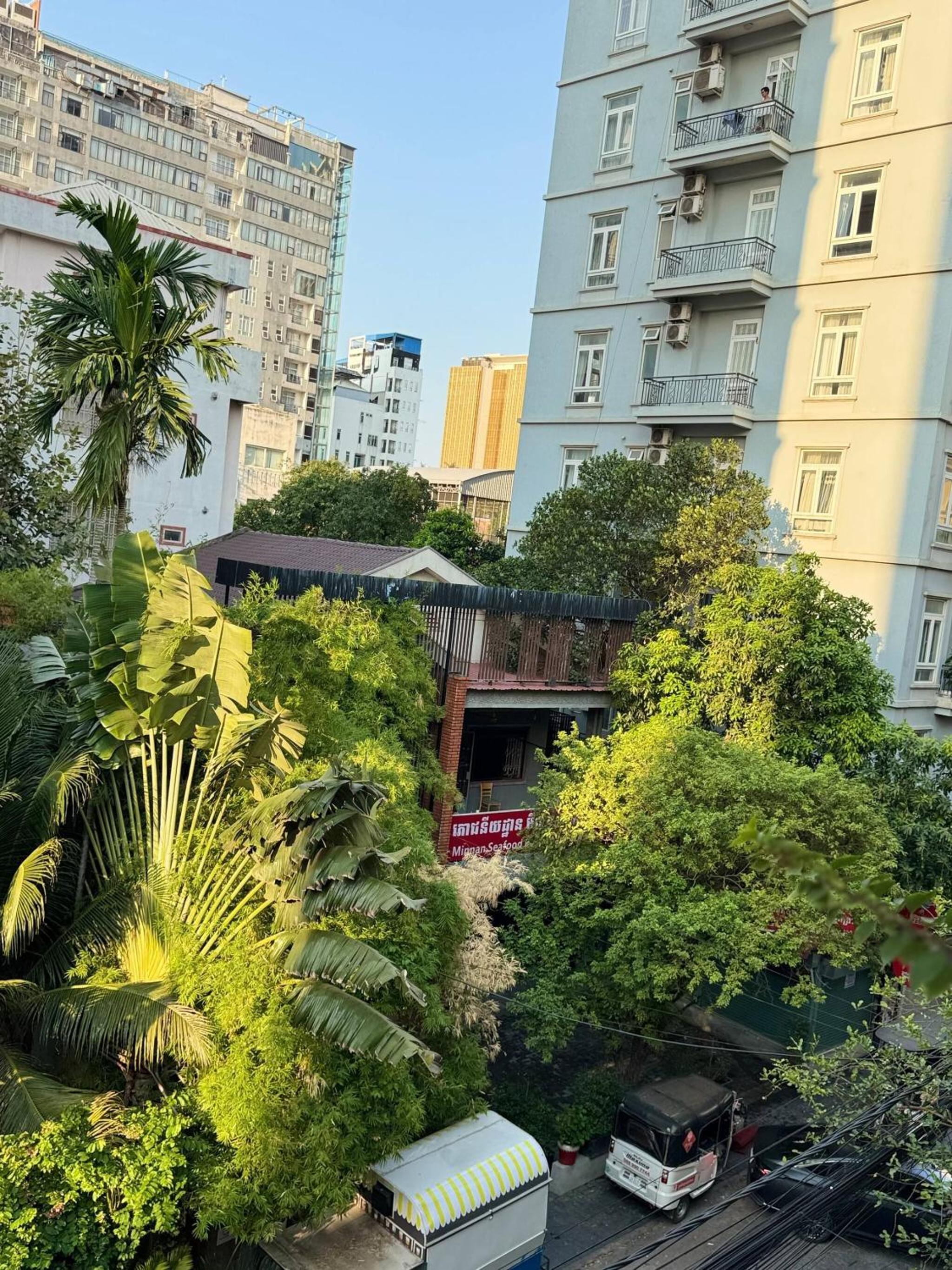 Cozy 1990s Khmer Style Flat in Heart of Tonle Bassac