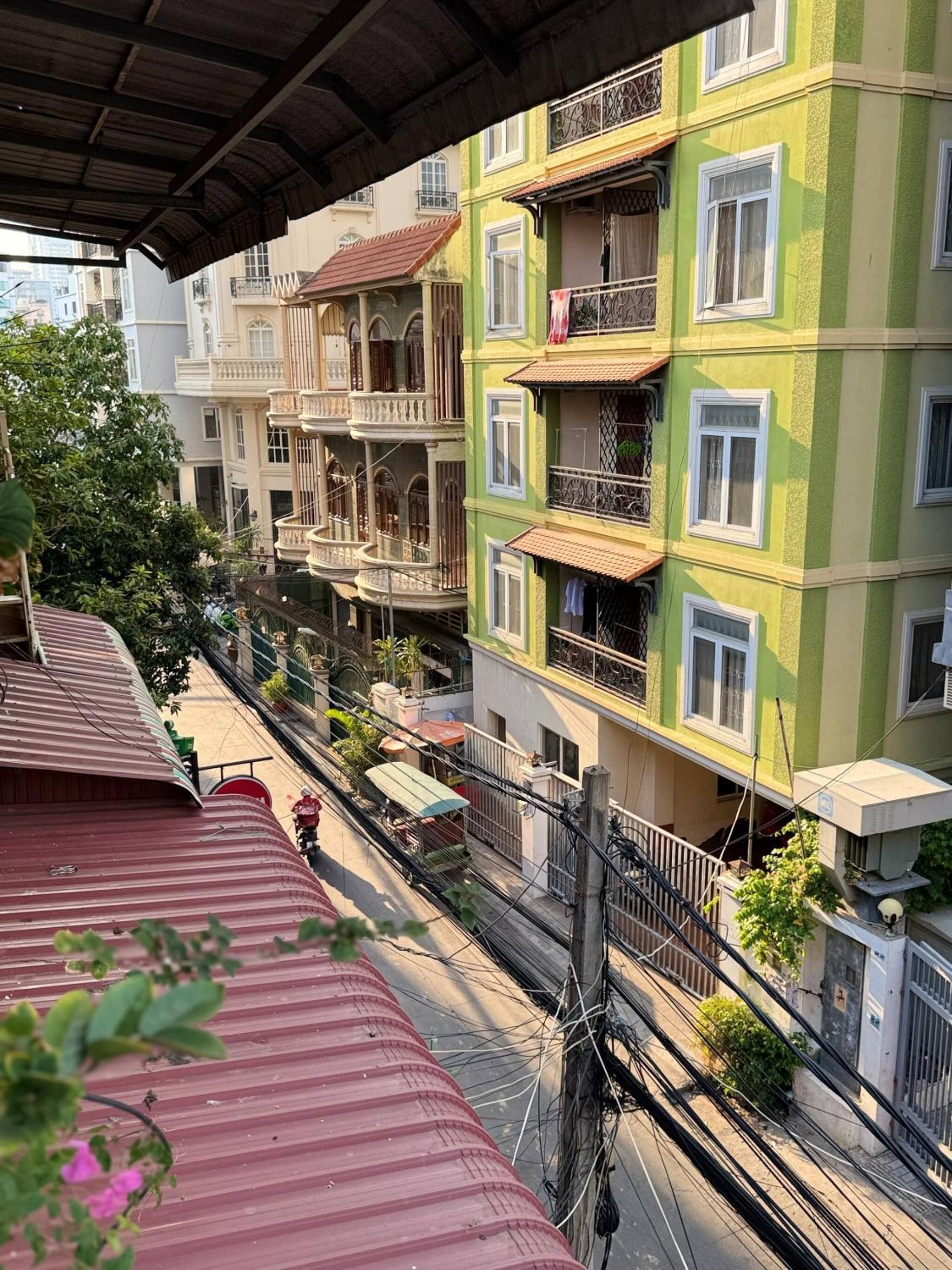 Cozy 1990s Khmer Style Flat in Heart of Tonle Bassac