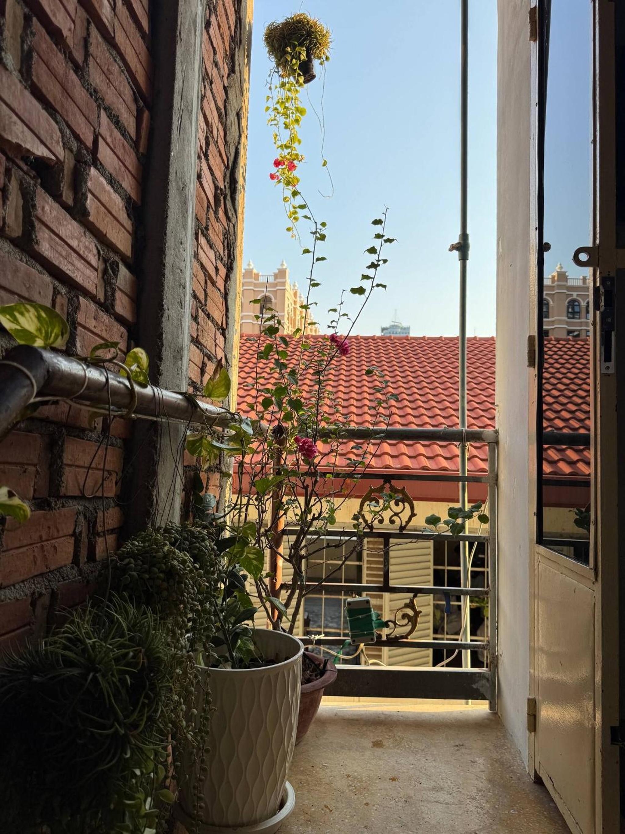 Cozy 1990s Khmer Style Flat in Heart of Tonle Bassac