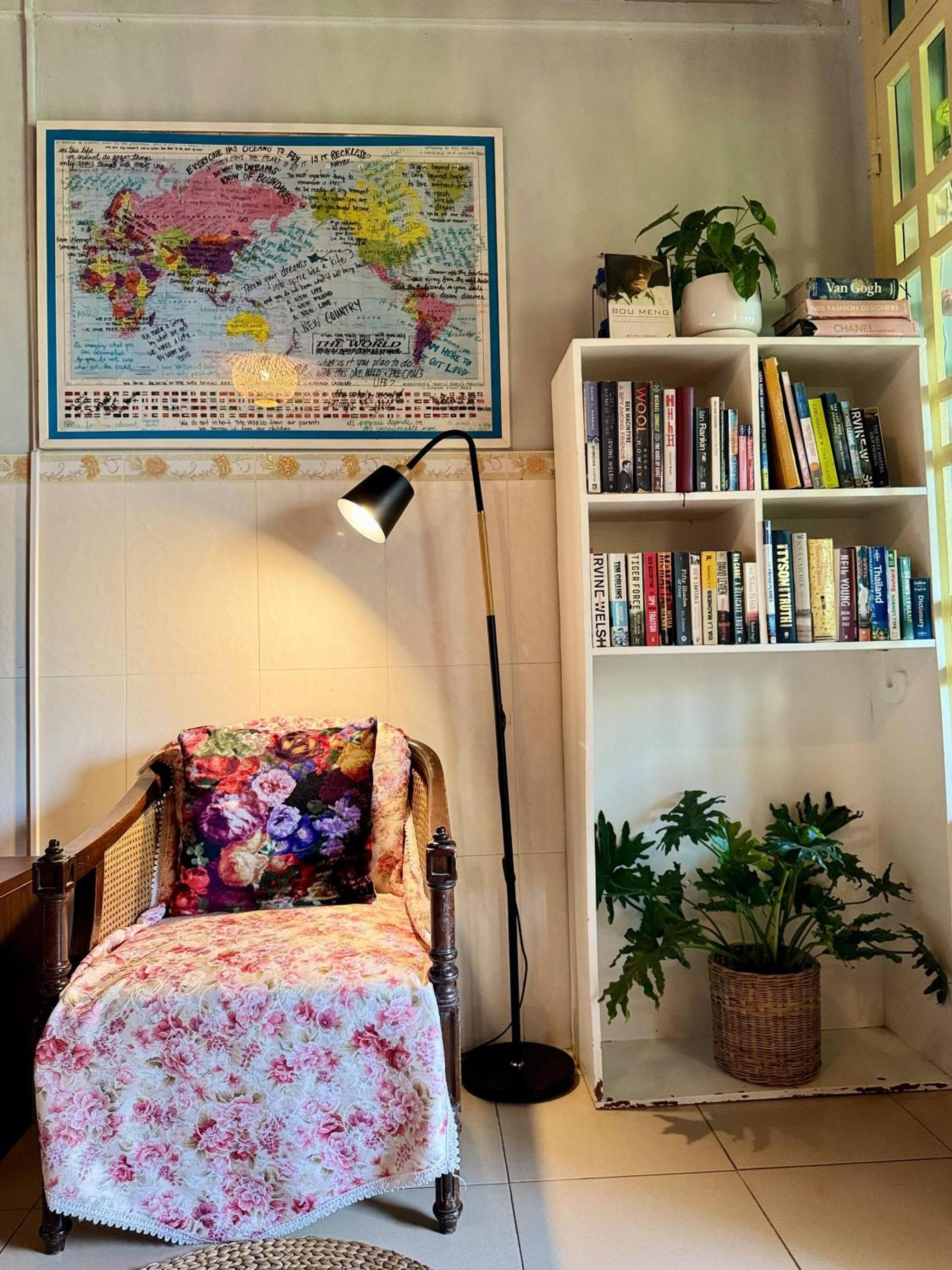 Cozy 1990s Khmer Style Flat in Heart of Tonle Bassac