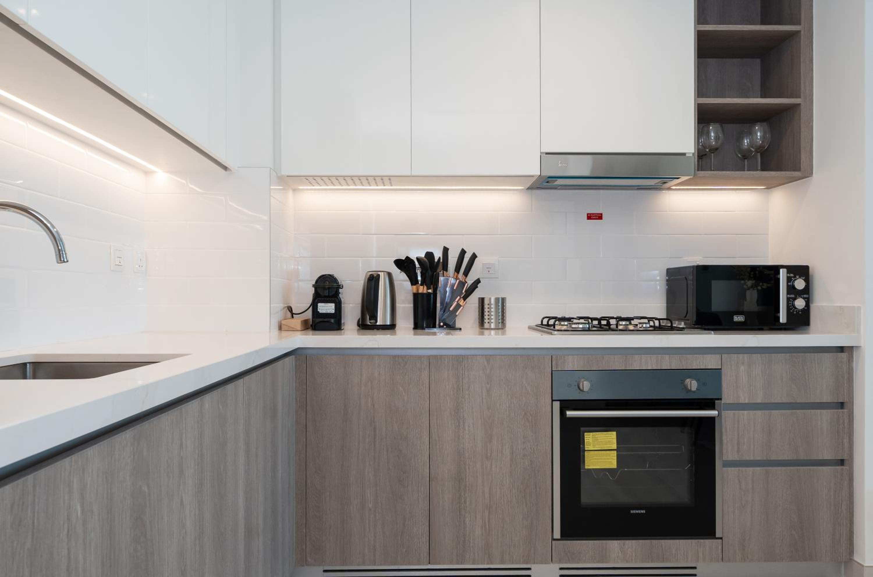 Luxury 1BR LIV Marina Modern with Marina View