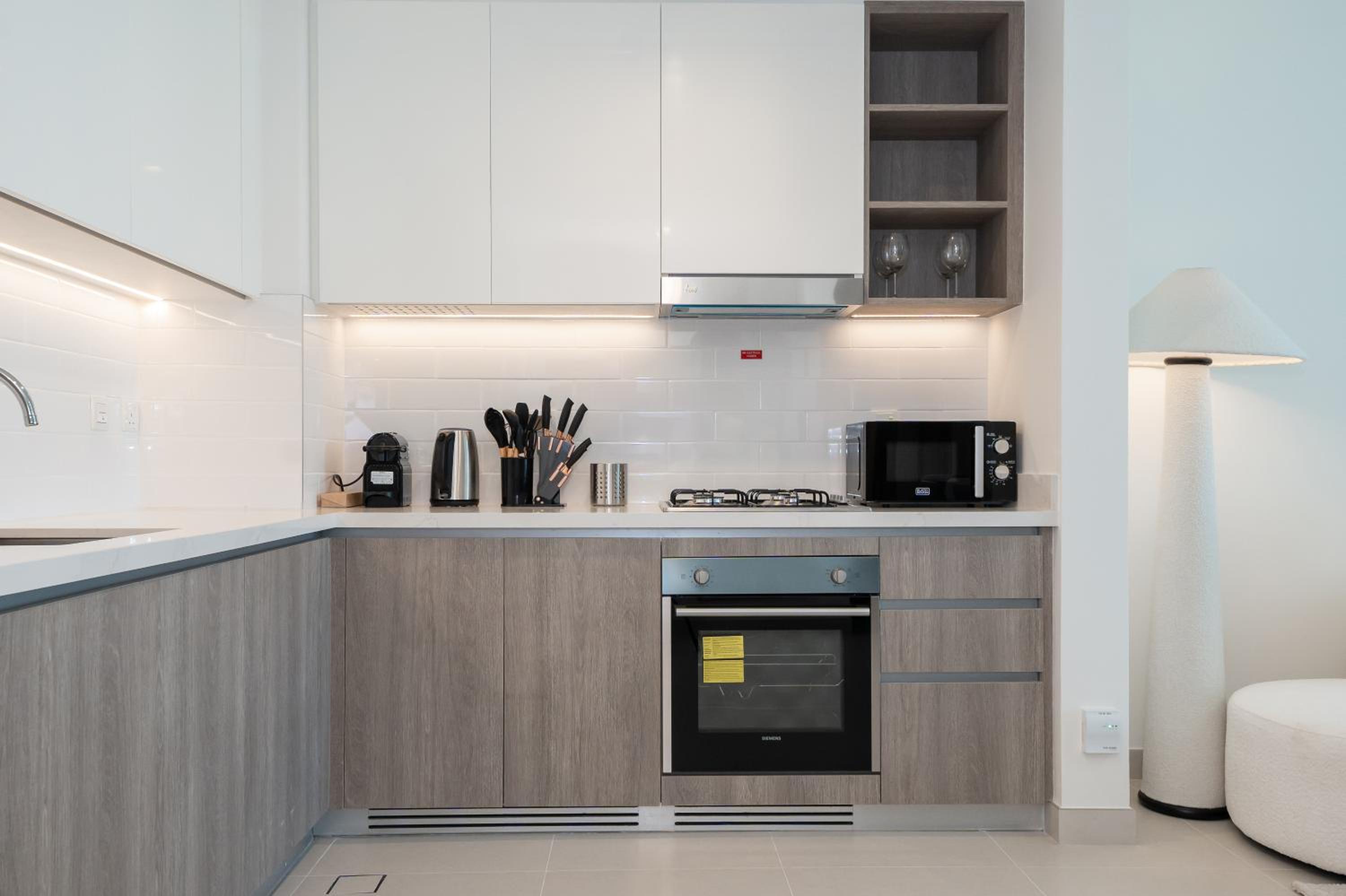 Luxury 1BR LIV Marina Modern with Marina View