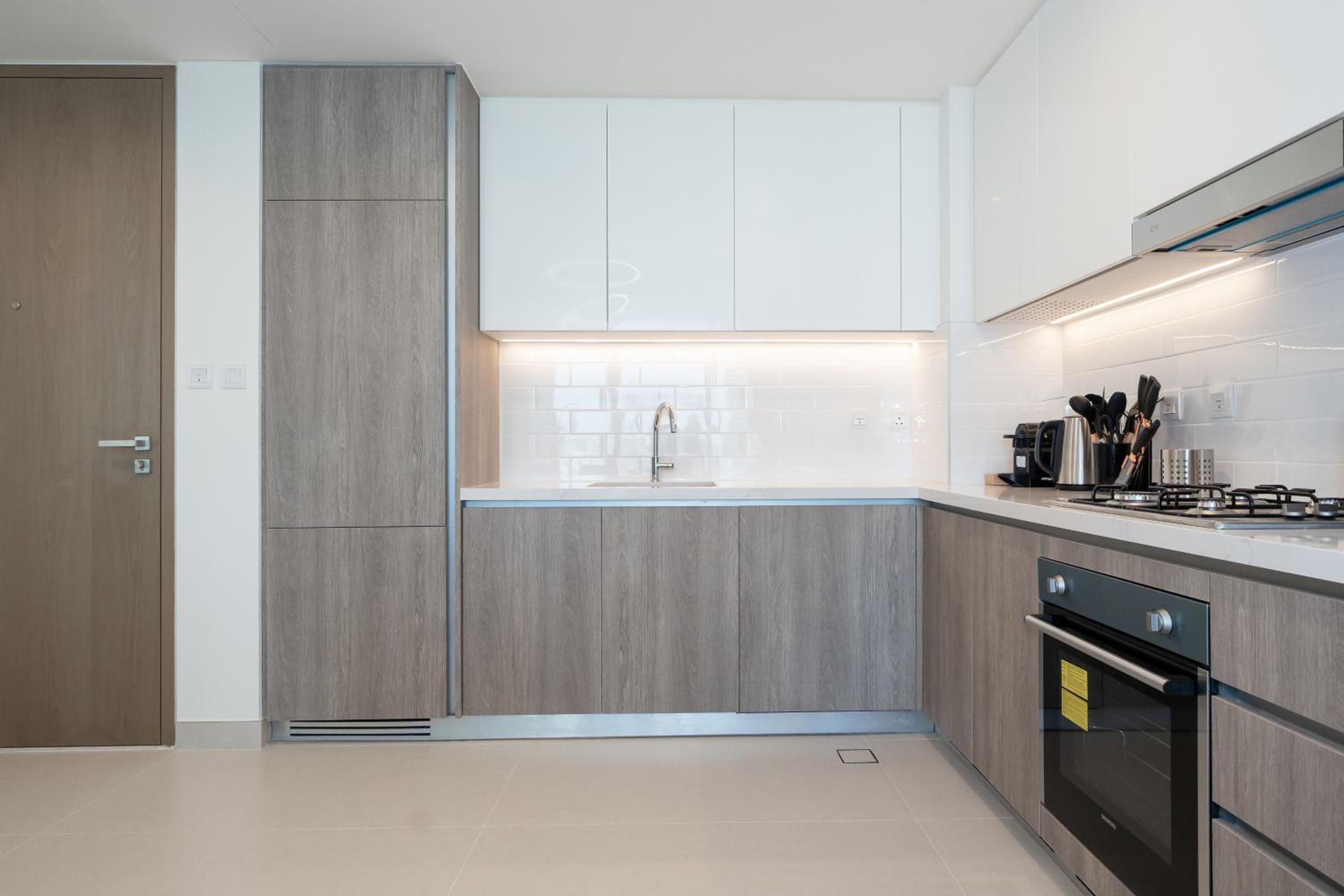 Luxury 1BR LIV Marina Modern with Marina View
