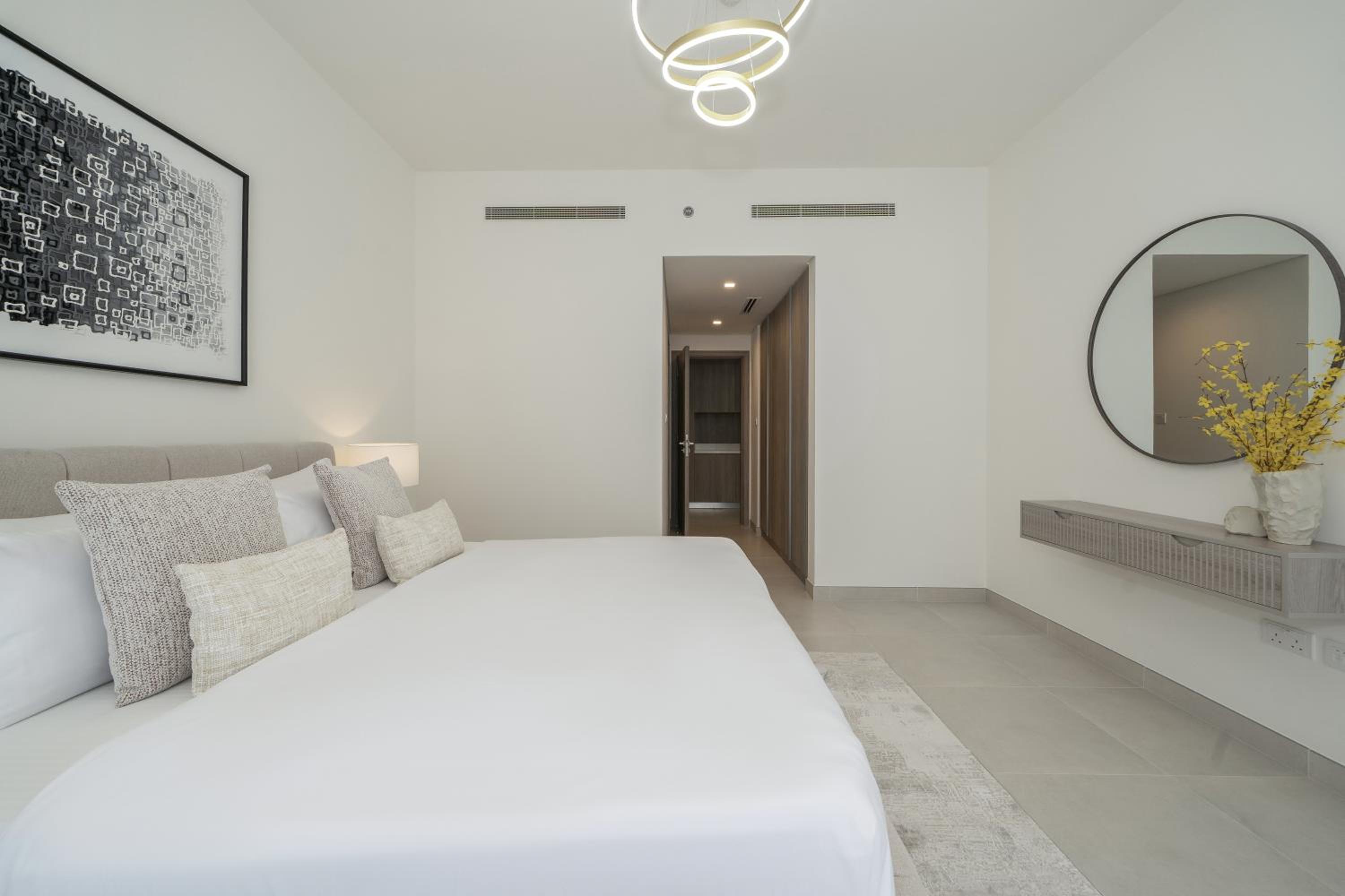 Luxury 1BR LIV Marina Modern with Marina View