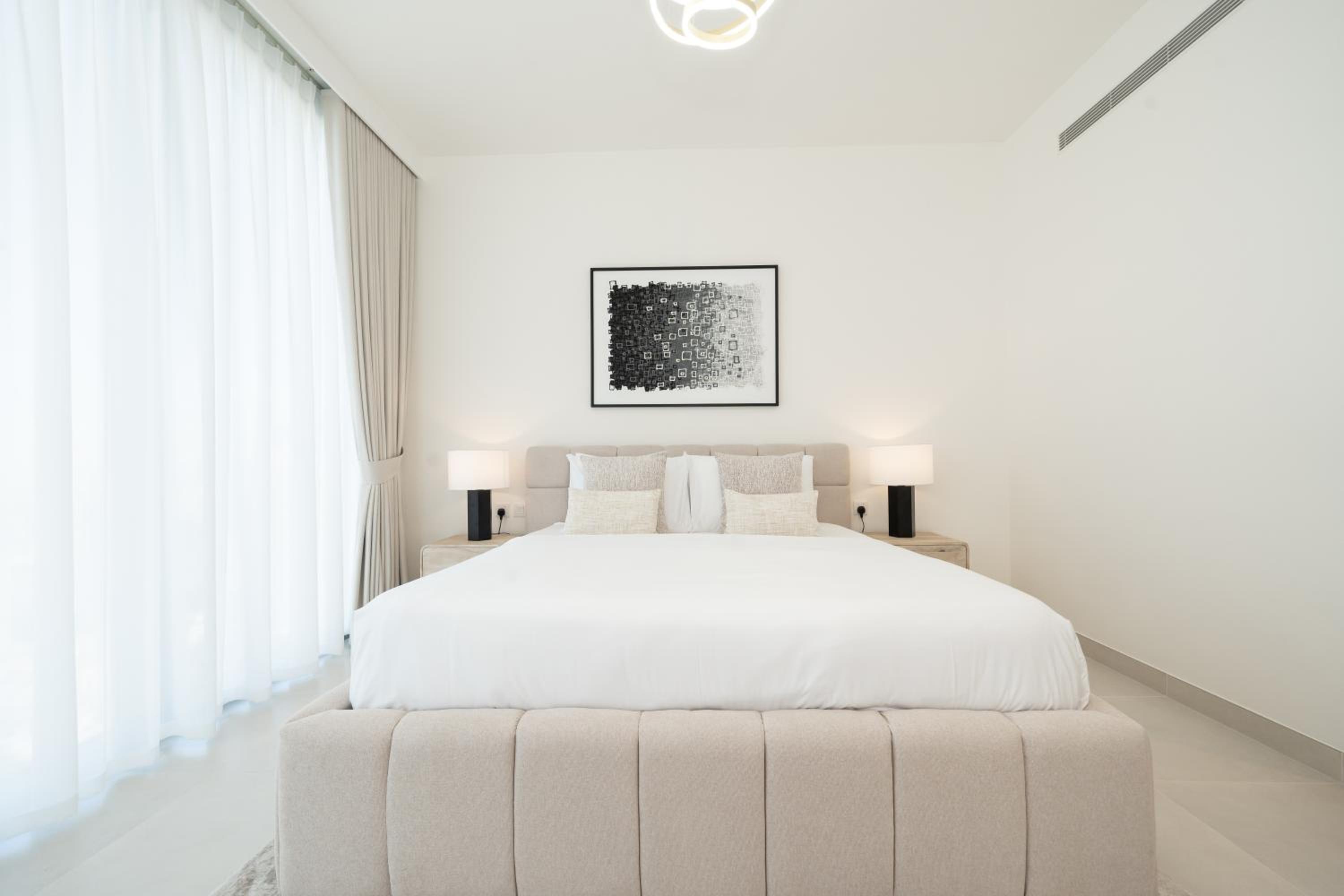 Luxury 1BR LIV Marina Modern with Marina View