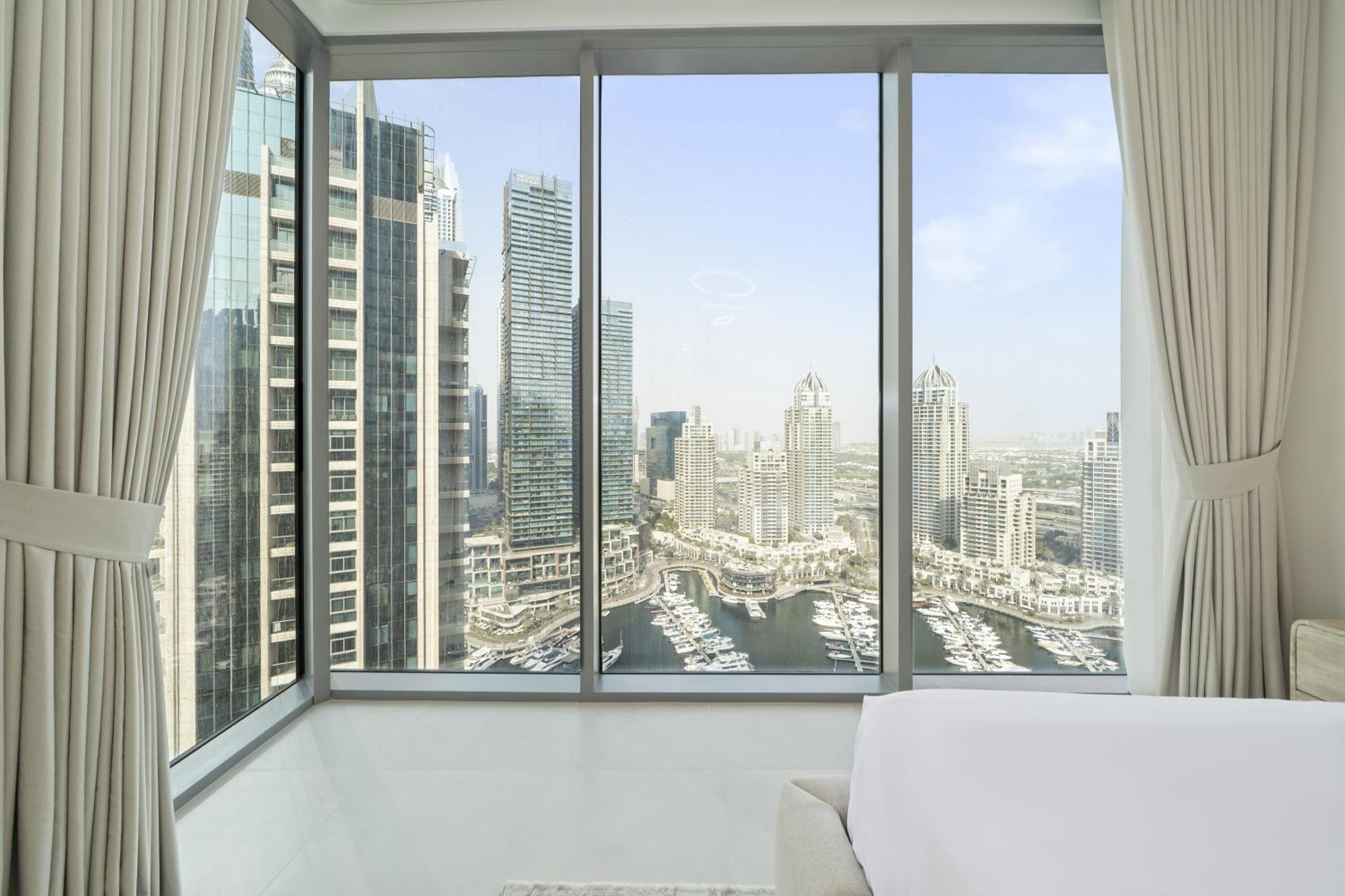Luxury 1BR LIV Marina Modern with Marina View