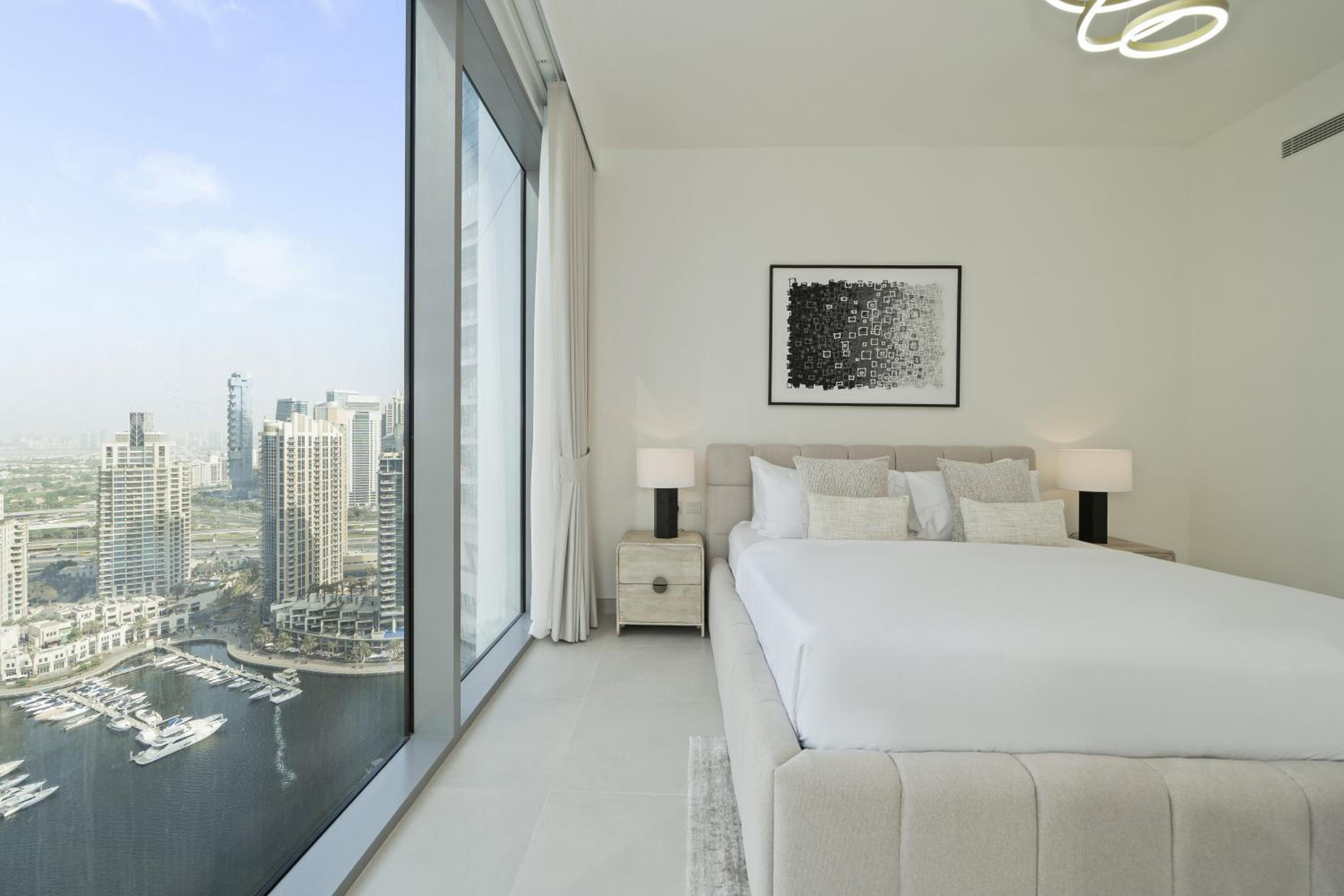 Luxury 1BR LIV Marina Modern with Marina View
