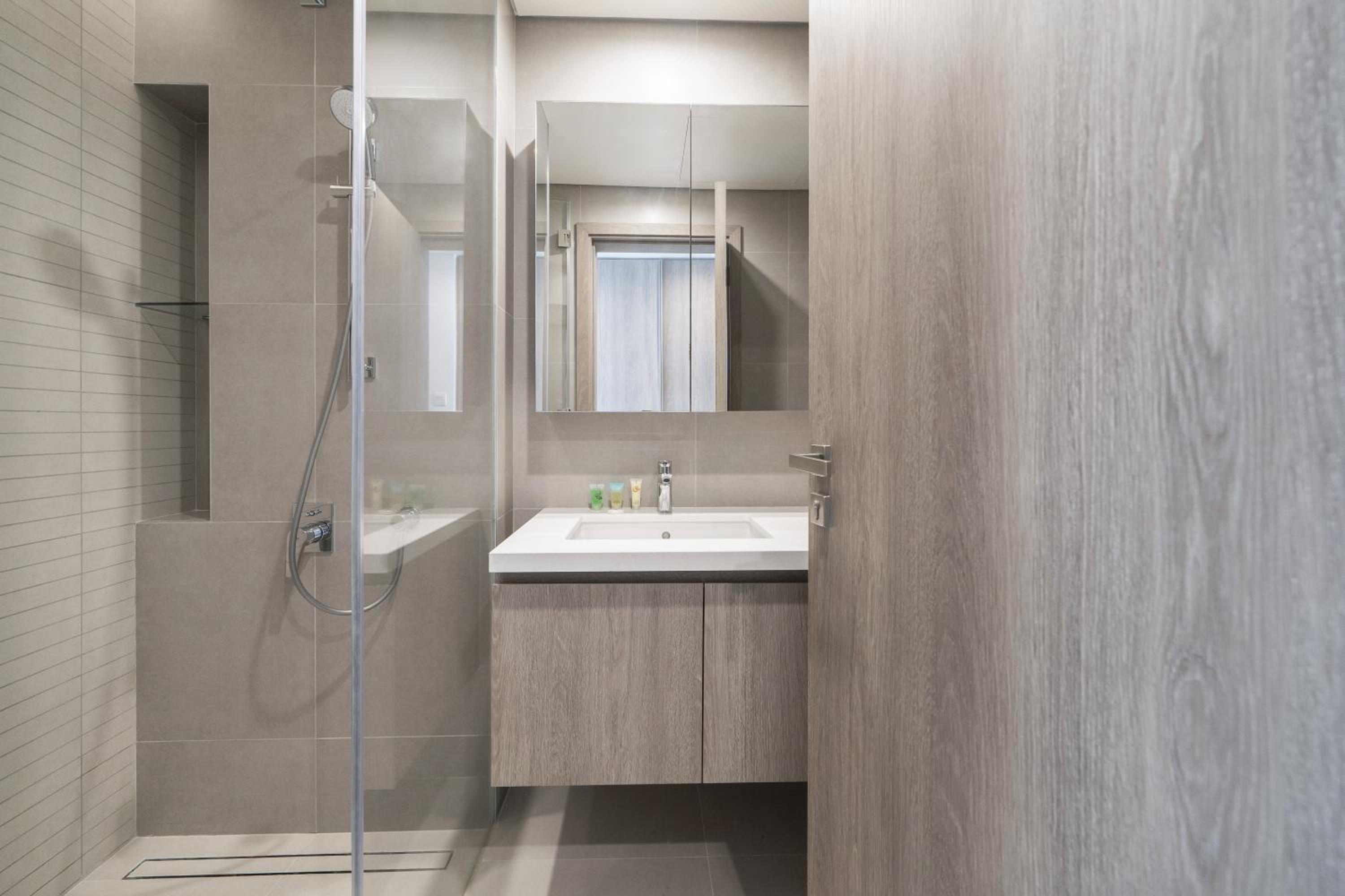 Luxury 1BR LIV Marina Modern with Marina View
