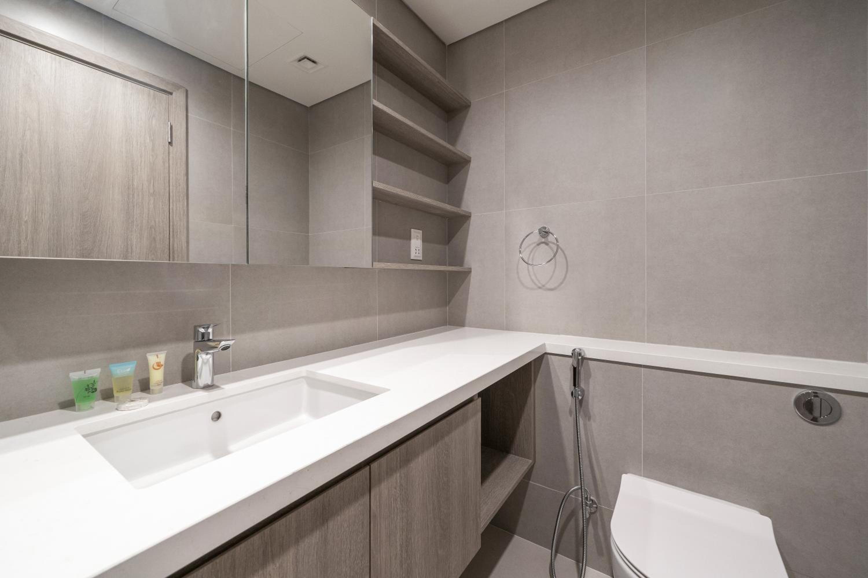 Luxury 1BR LIV Marina Modern with Marina View