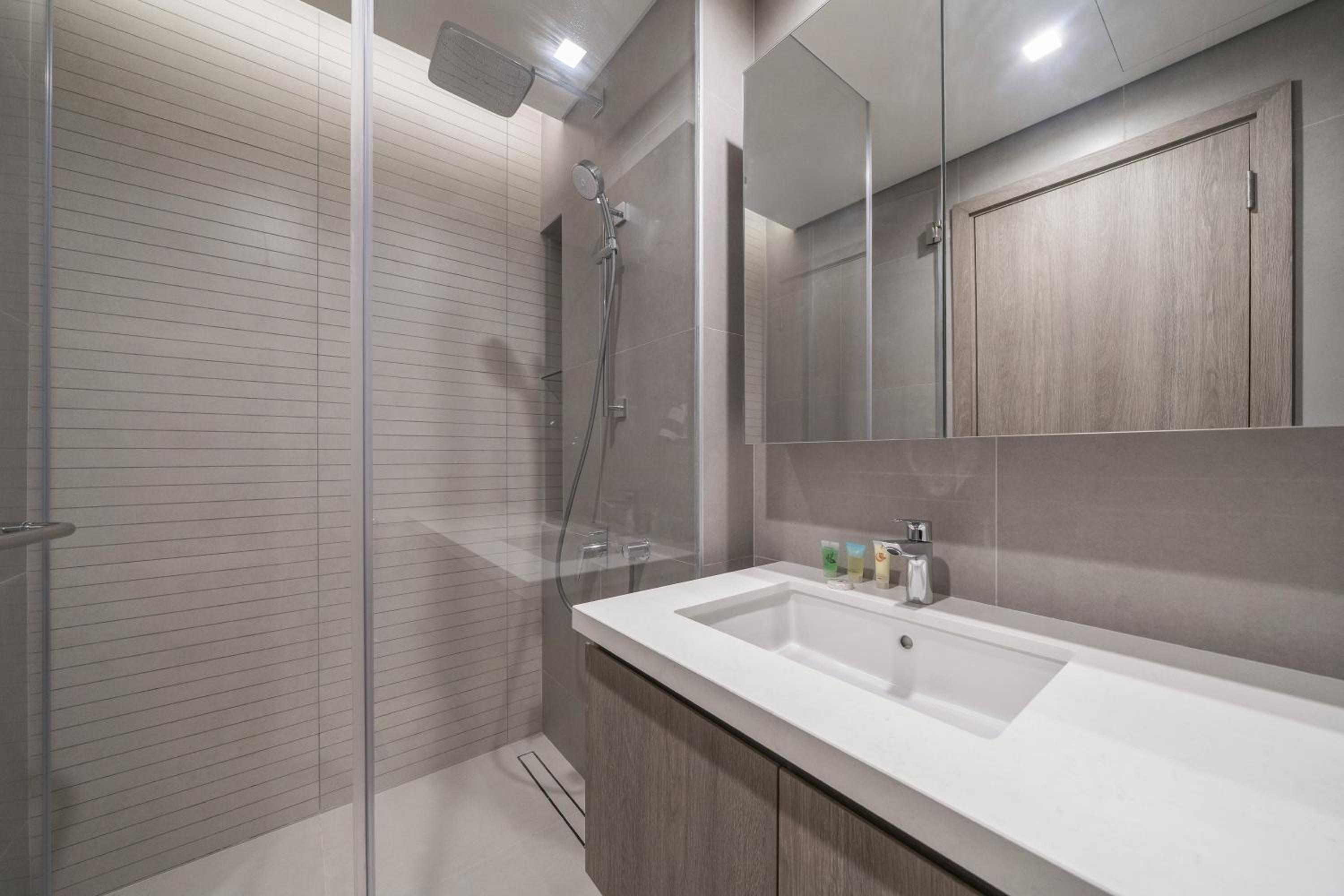 Luxury 1BR LIV Marina Modern with Marina View