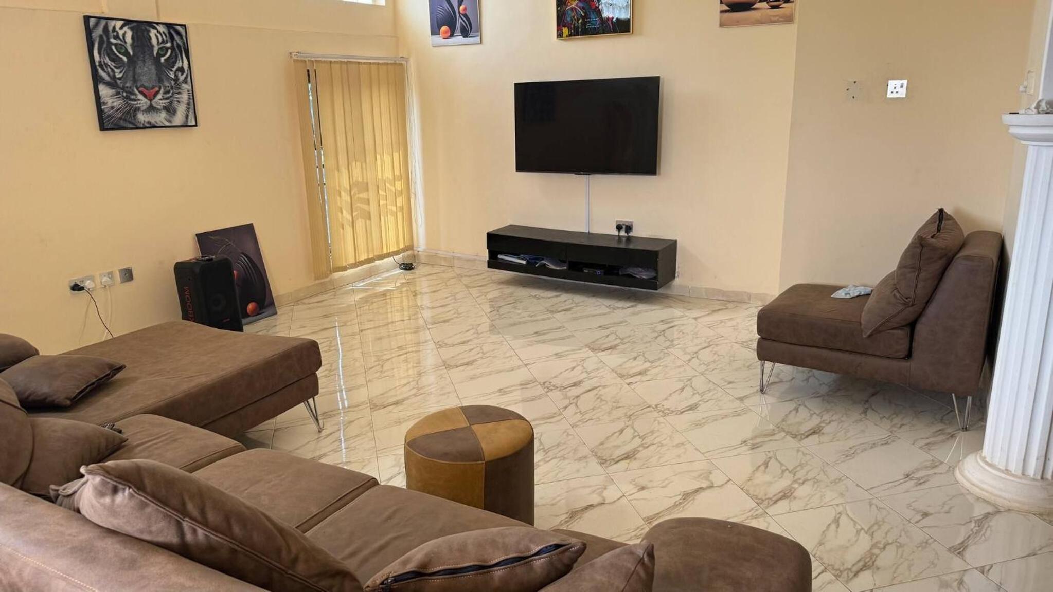 Entire First Floor with 3 en-suite bedrooms