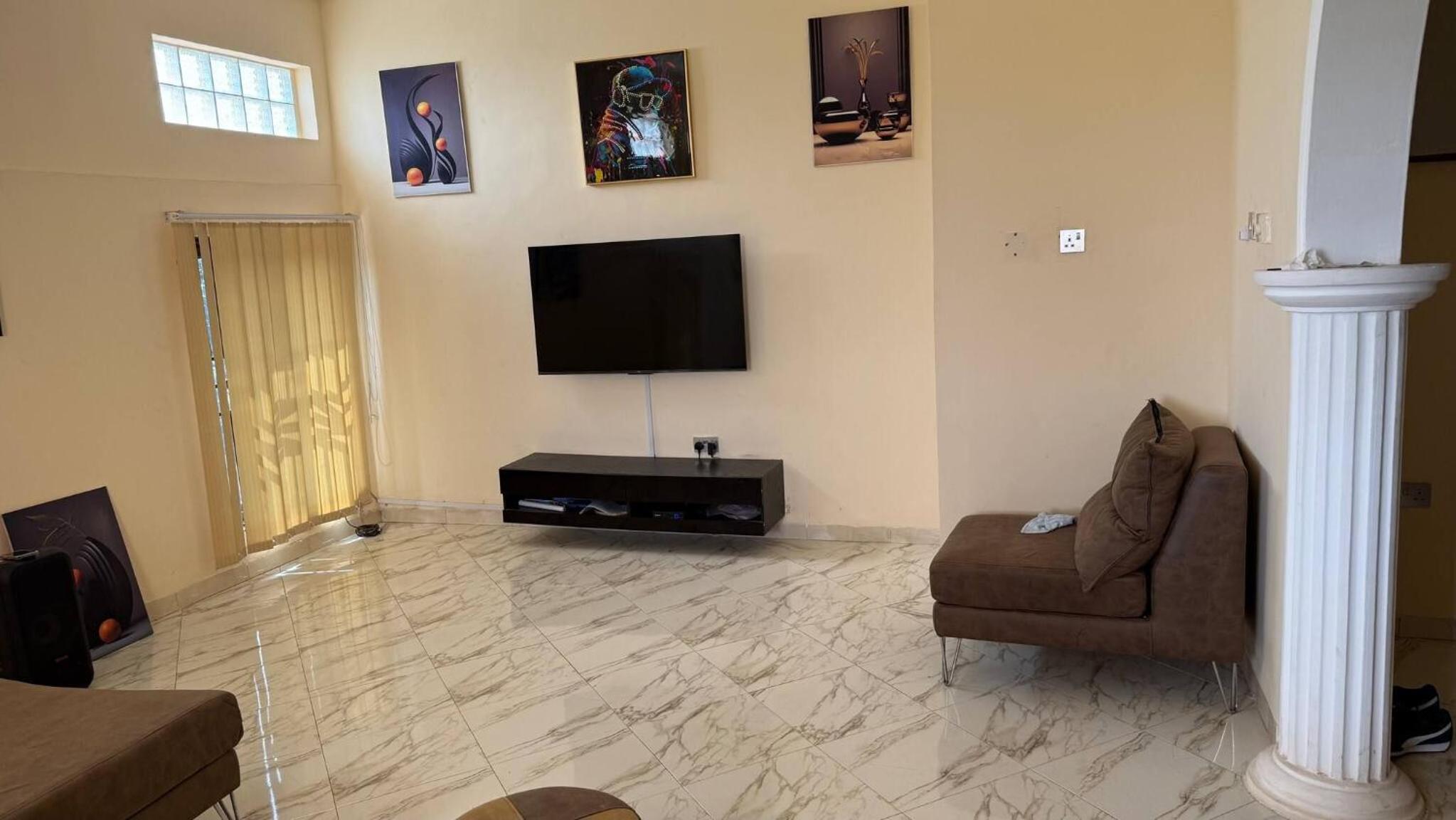 Entire First Floor with 3 en-suite bedrooms