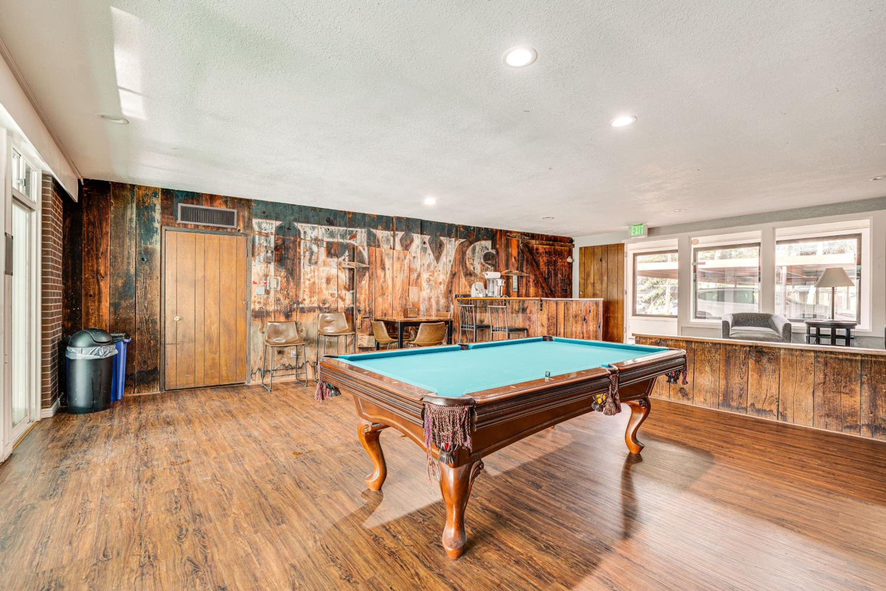 1 Mi to CU Boulder! Walkable Condo with Indoor Pool