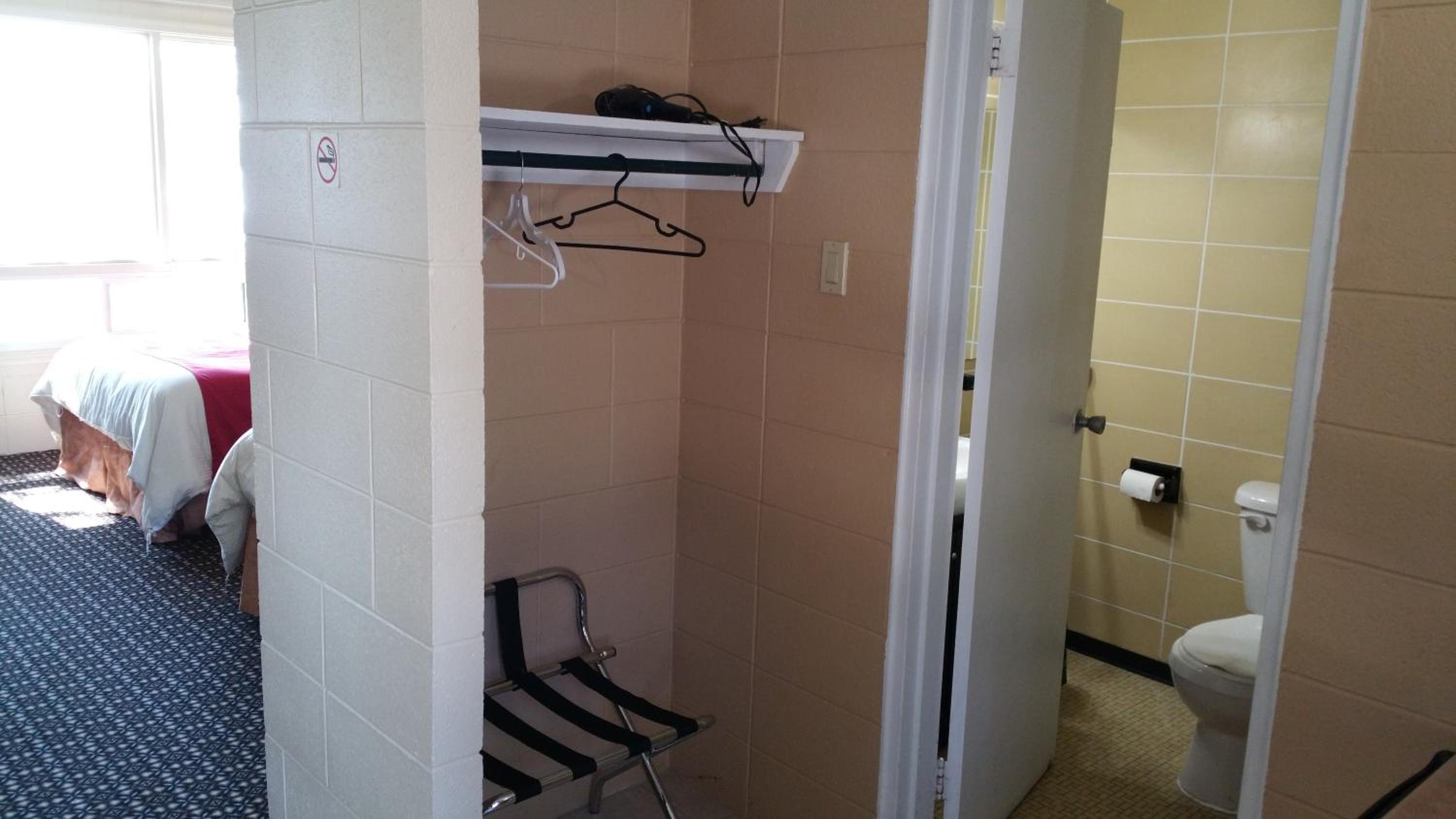 Riverview Motel
