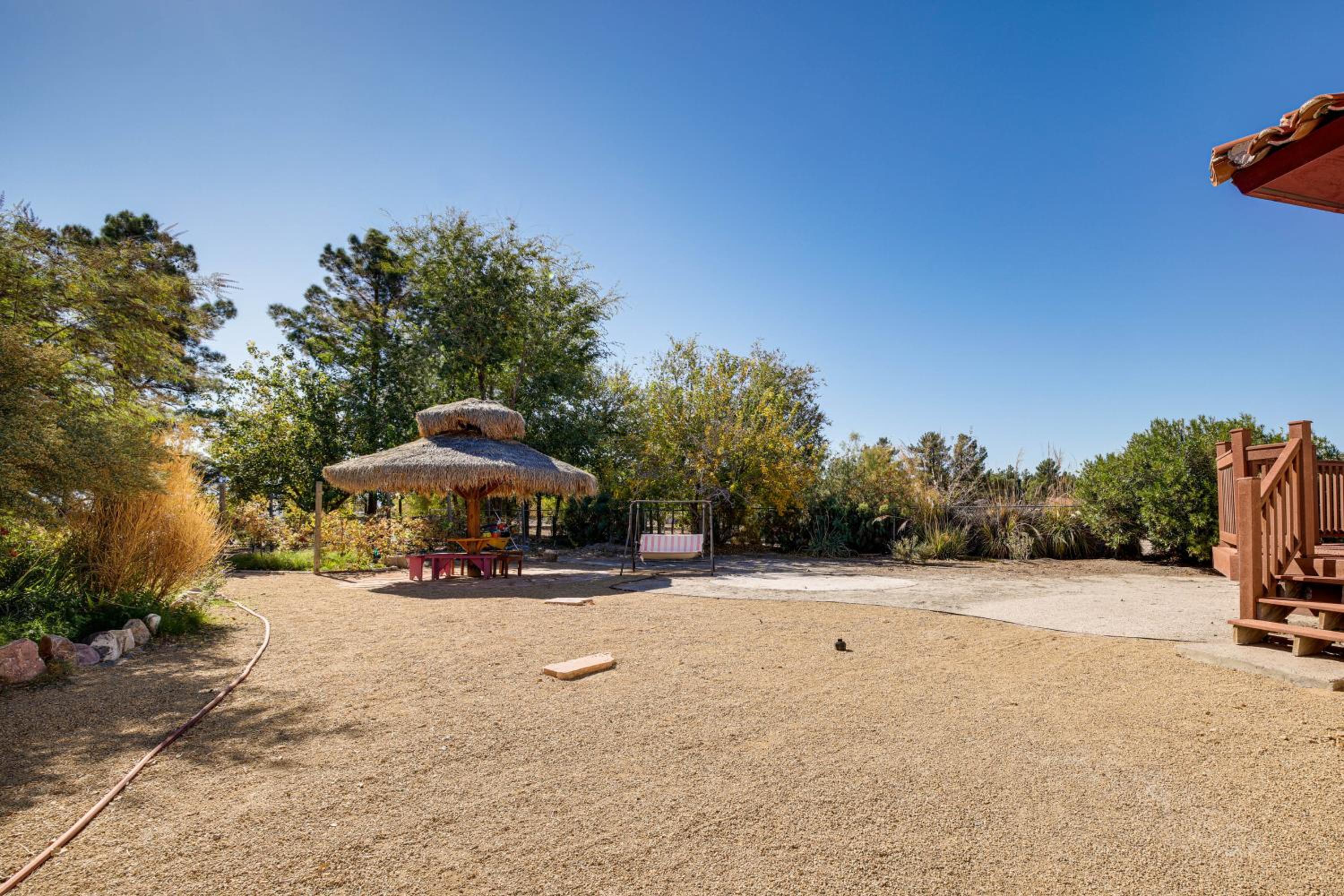3 Mi to Dtwn Pahrump Romantic Desert Oasis