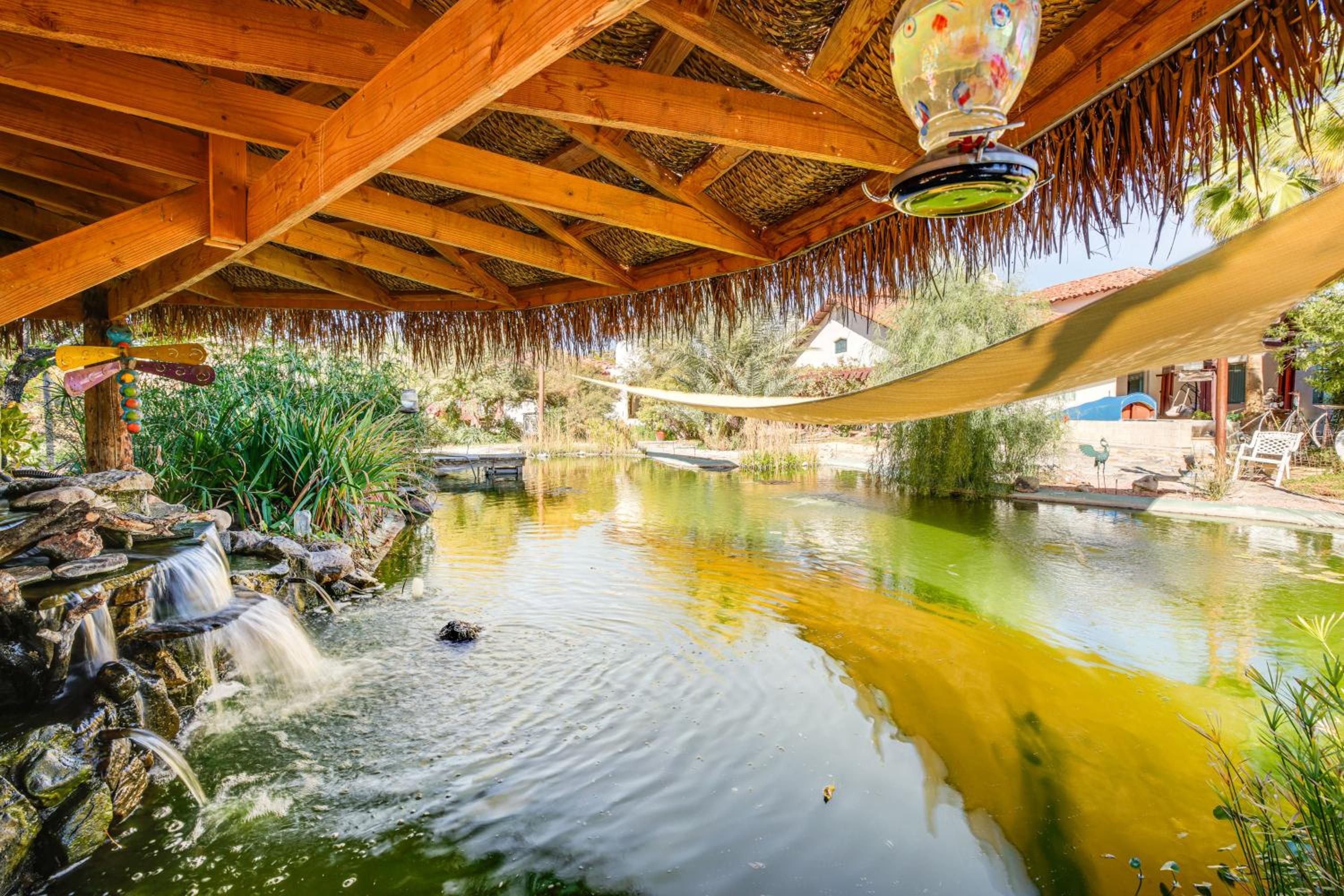 3 Mi to Dtwn Pahrump Romantic Desert Oasis
