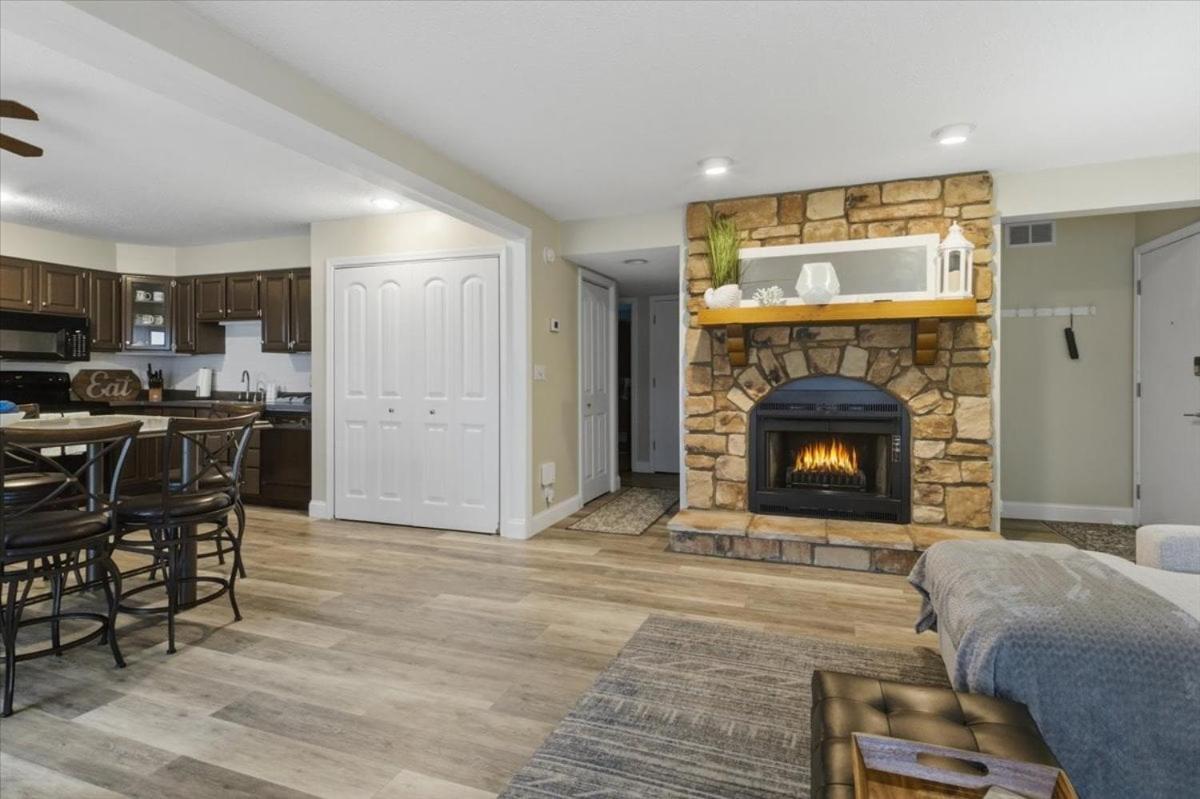 Lakefront Osage Beach Condo + Workspace w/ Pool Views