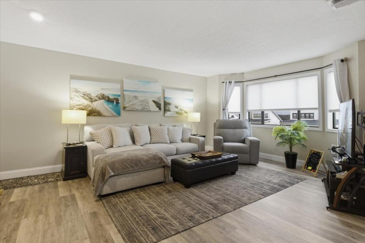 Lakefront Osage Beach Condo + Workspace w/ Pool Views