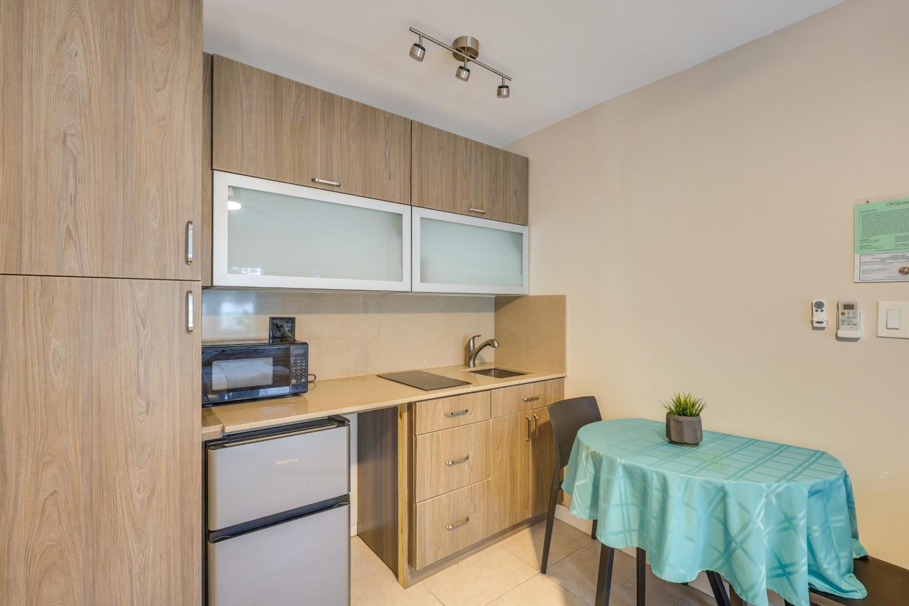 1 Mi to Pompano Beach Pier Pet-Friendly Studio!