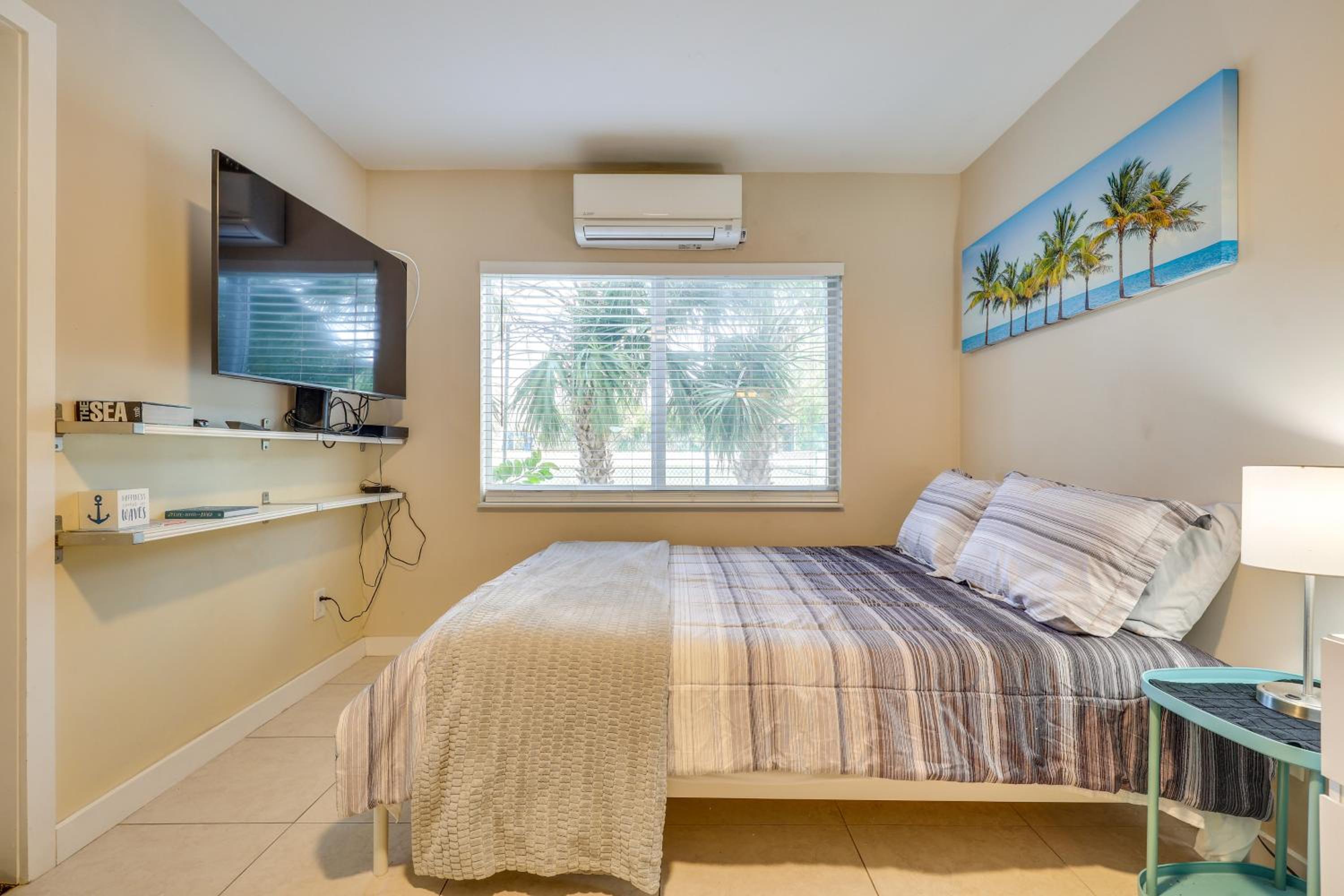 1 Mi to Pompano Beach Pier Pet-Friendly Studio!