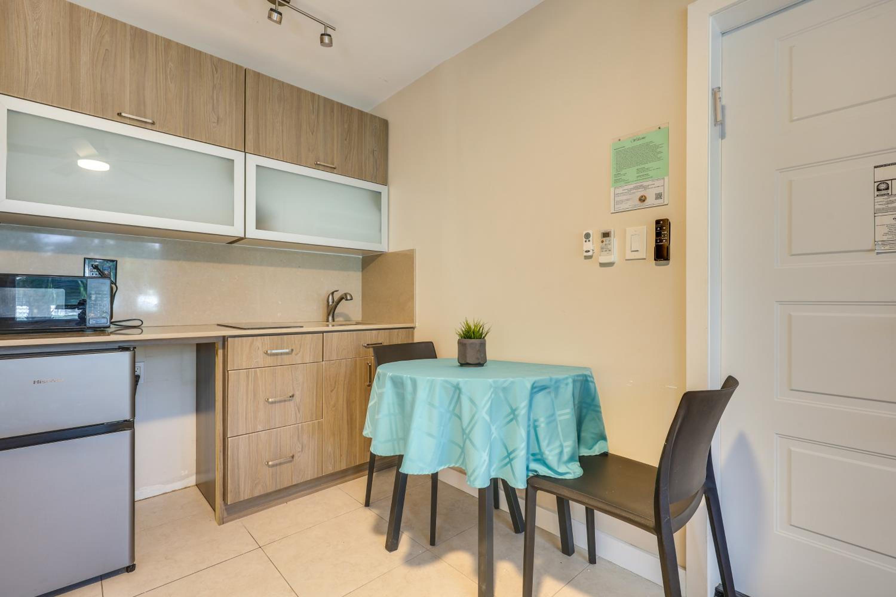1 Mi to Pompano Beach Pier Pet-Friendly Studio!