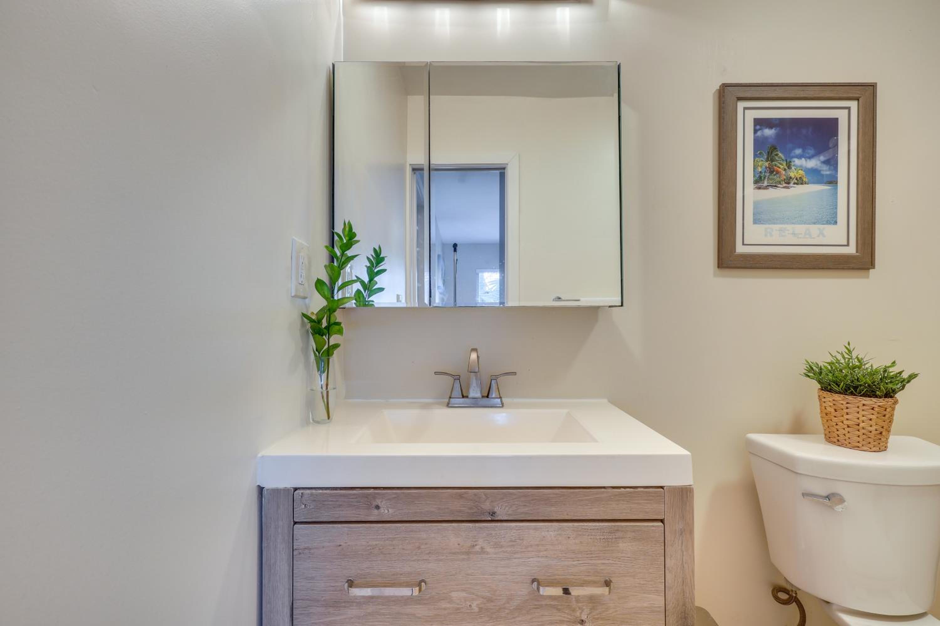 1 Mi to Pompano Beach Pier Pet-Friendly Studio!