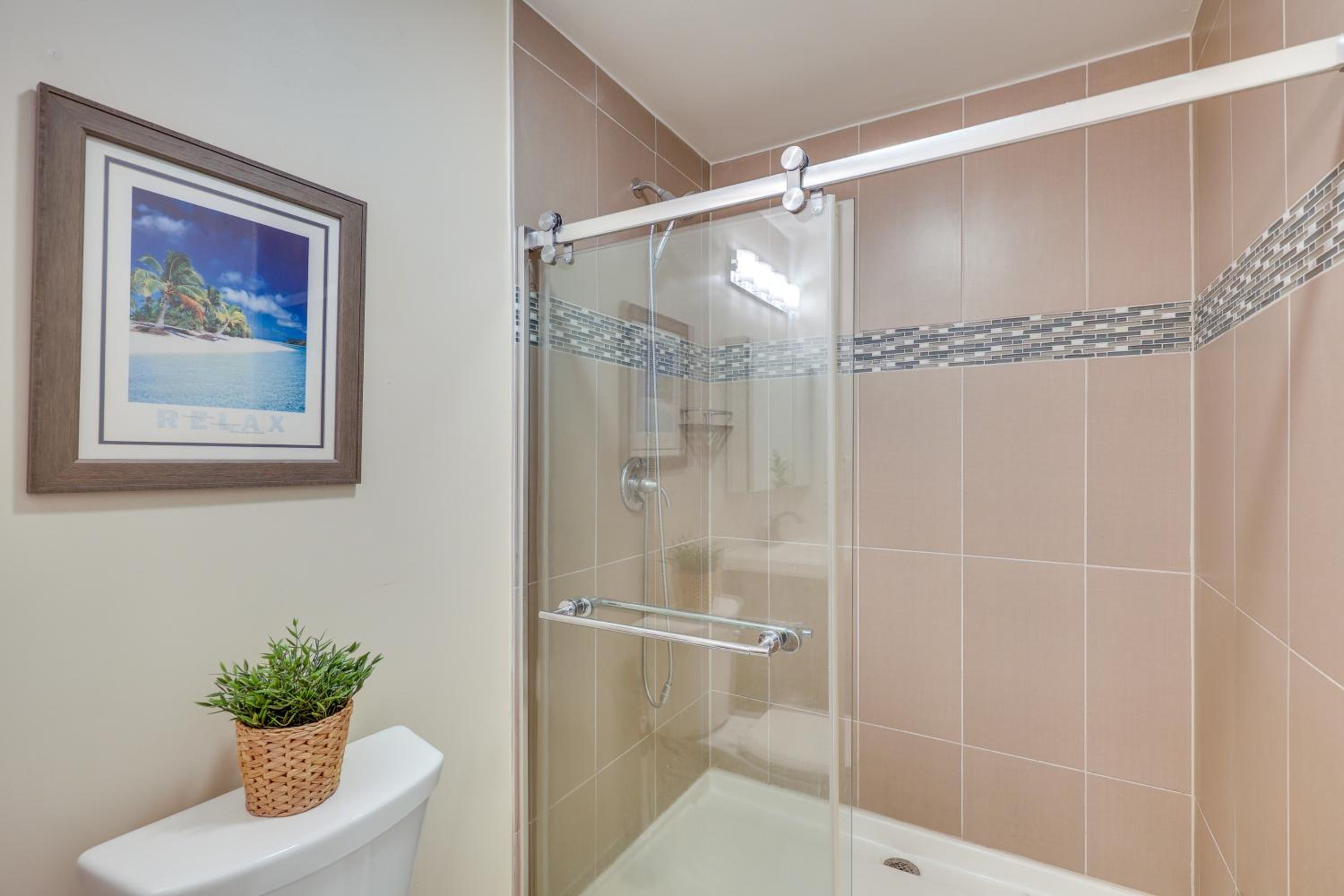 1 Mi to Pompano Beach Pier Pet-Friendly Studio!
