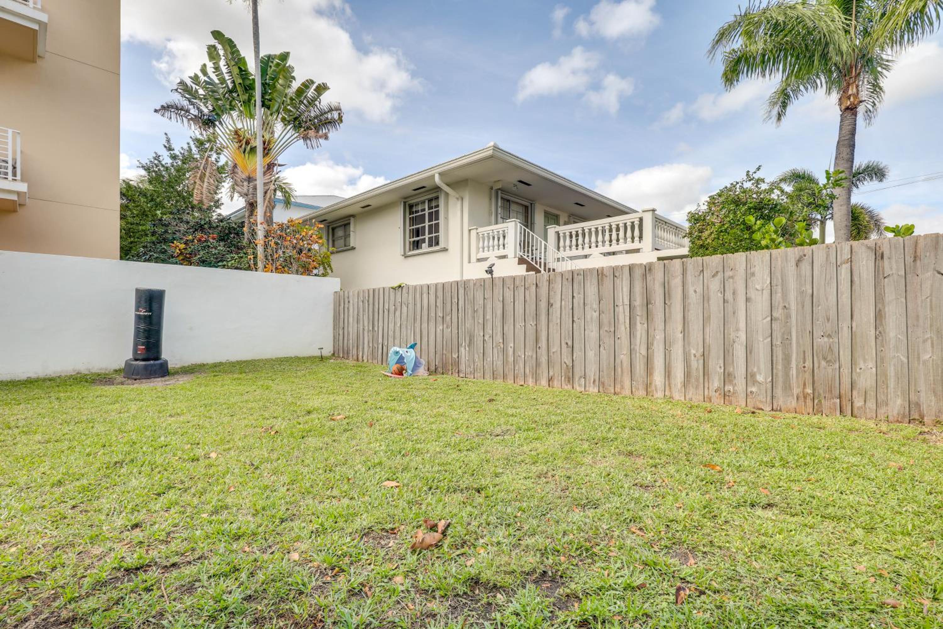 1 Mi to Pompano Beach Pier Pet-Friendly Studio!