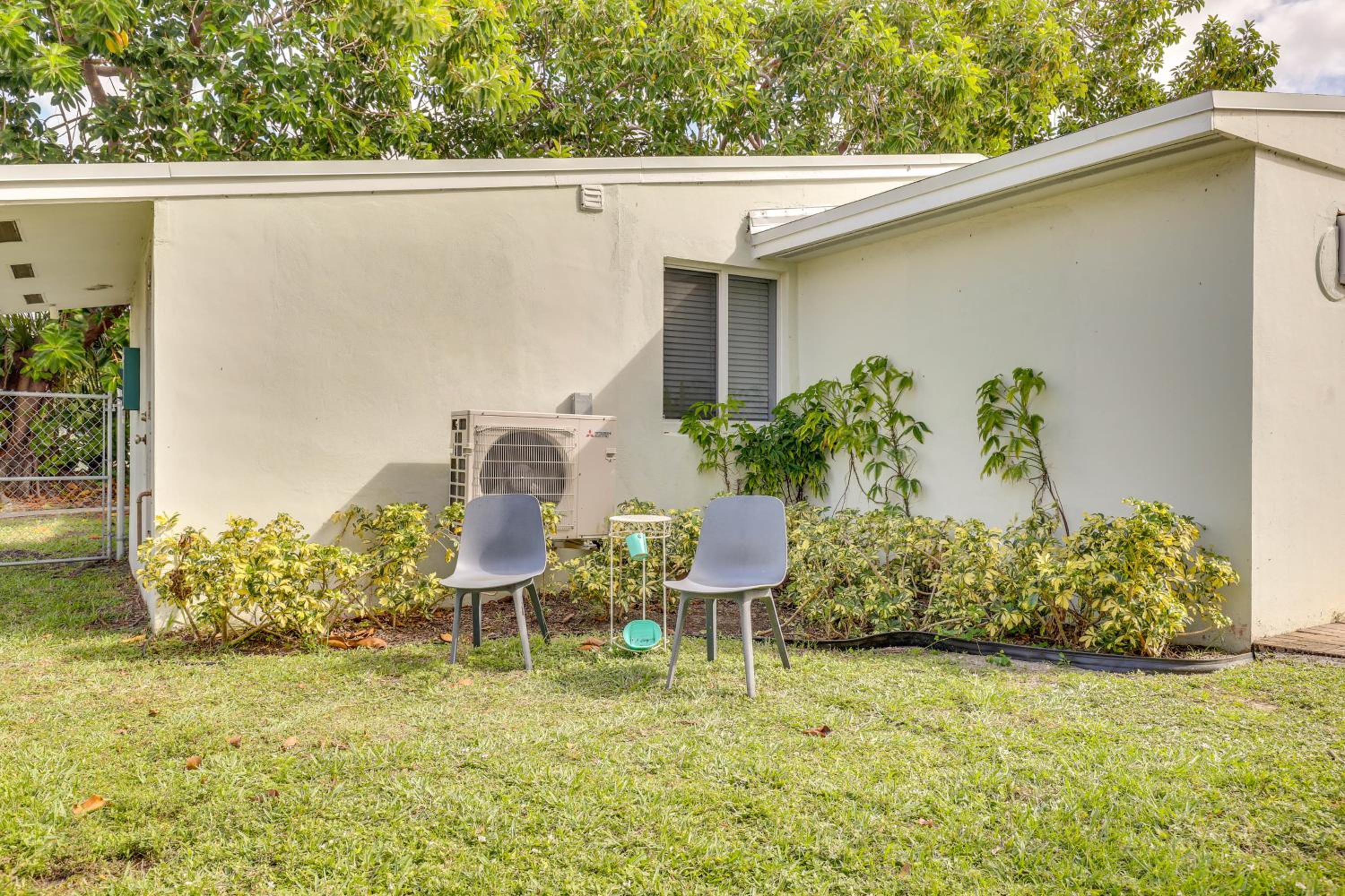 1 Mi to Pompano Beach Pier Pet-Friendly Studio!