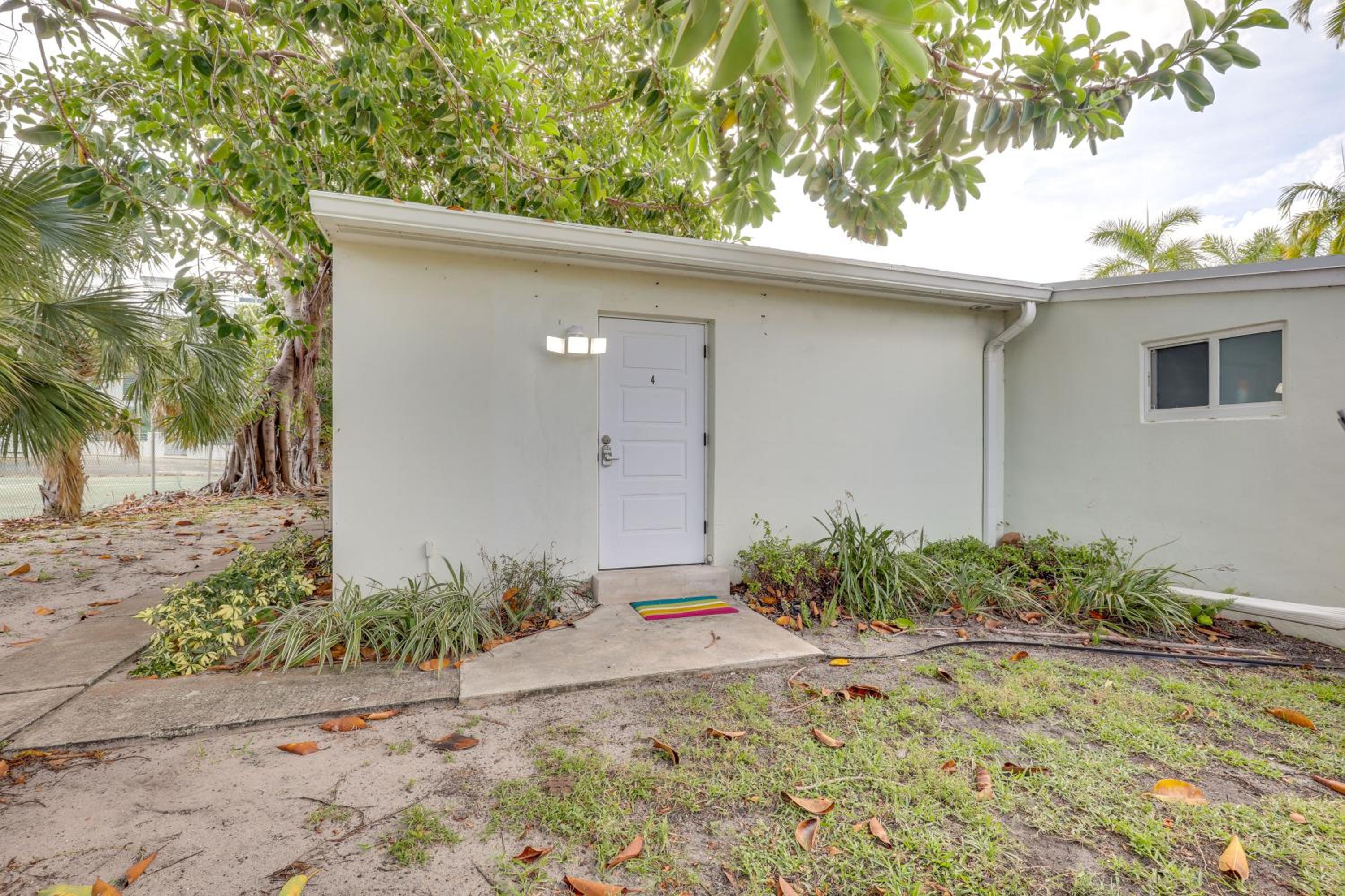 1 Mi to Pompano Beach Pier Pet-Friendly Studio!
