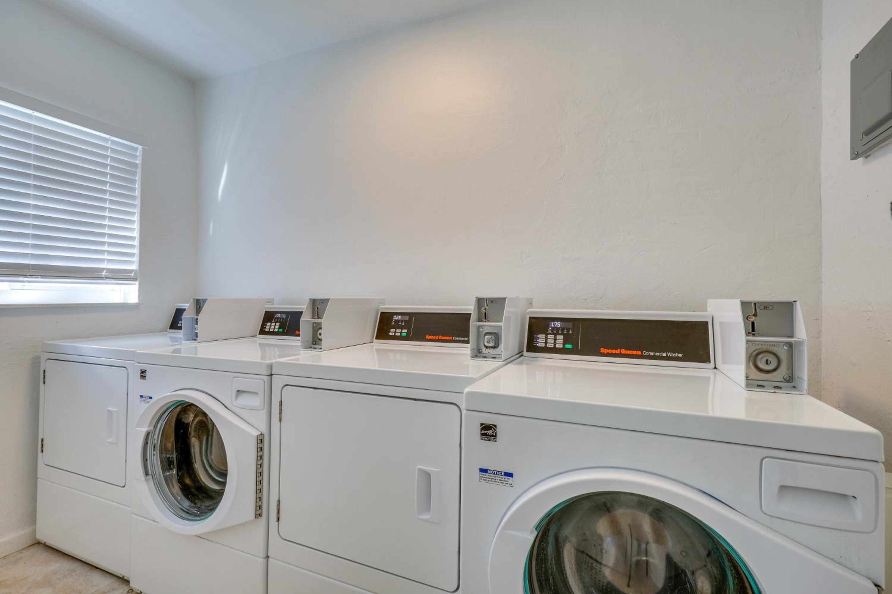 1 Mi to Pompano Beach Pier Pet-Friendly Studio!